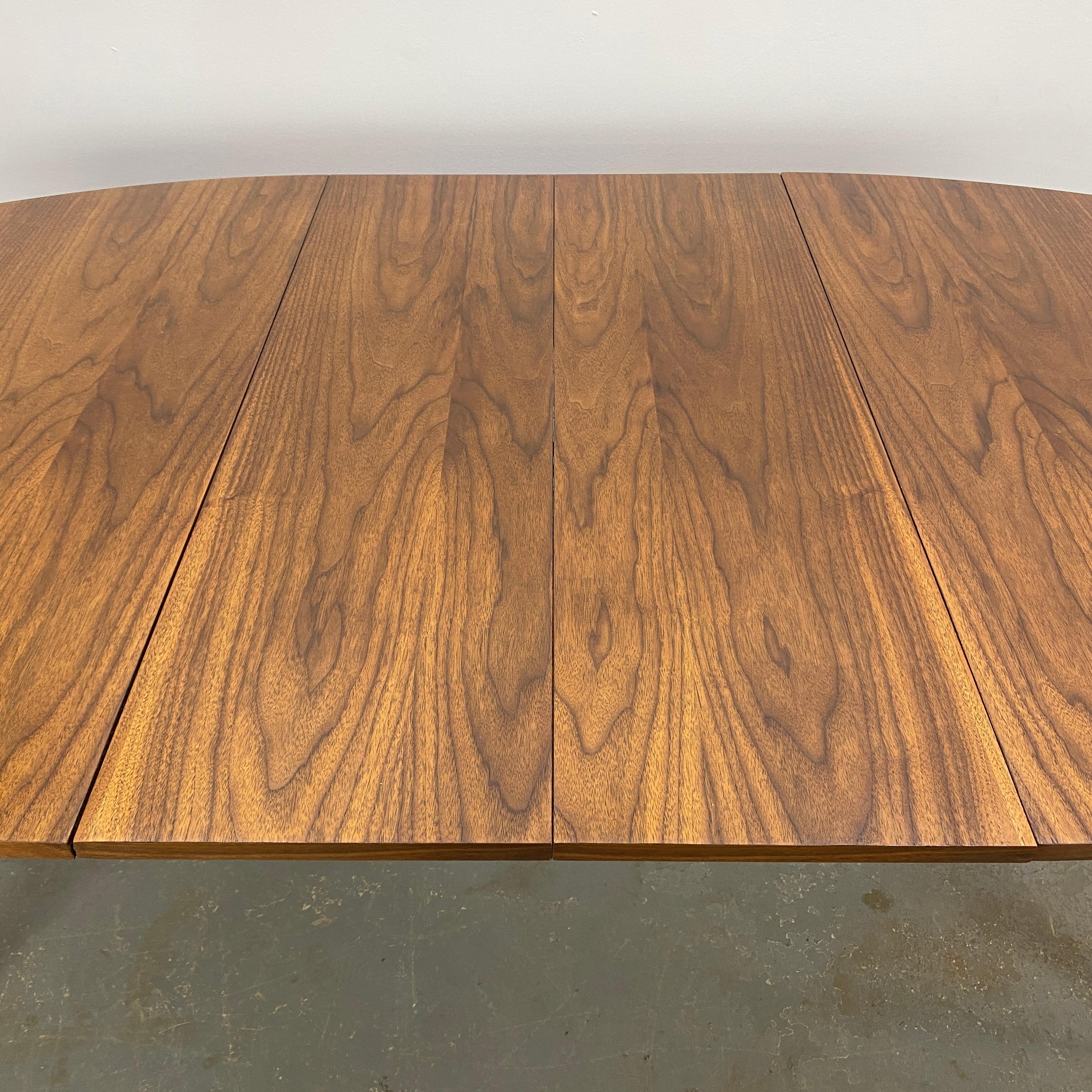 Vintage Walnut & Elm Dining Table In Good Condition In Puslinch, ON