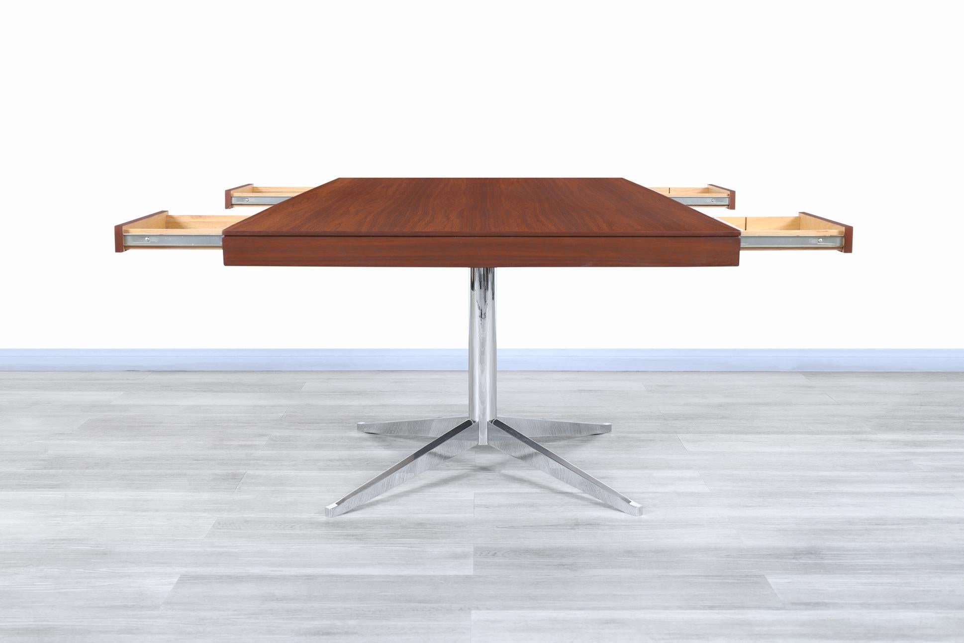 Executive-Schreibtisch aus Nussbaumholz von Florence Knoll im Angebot 2
