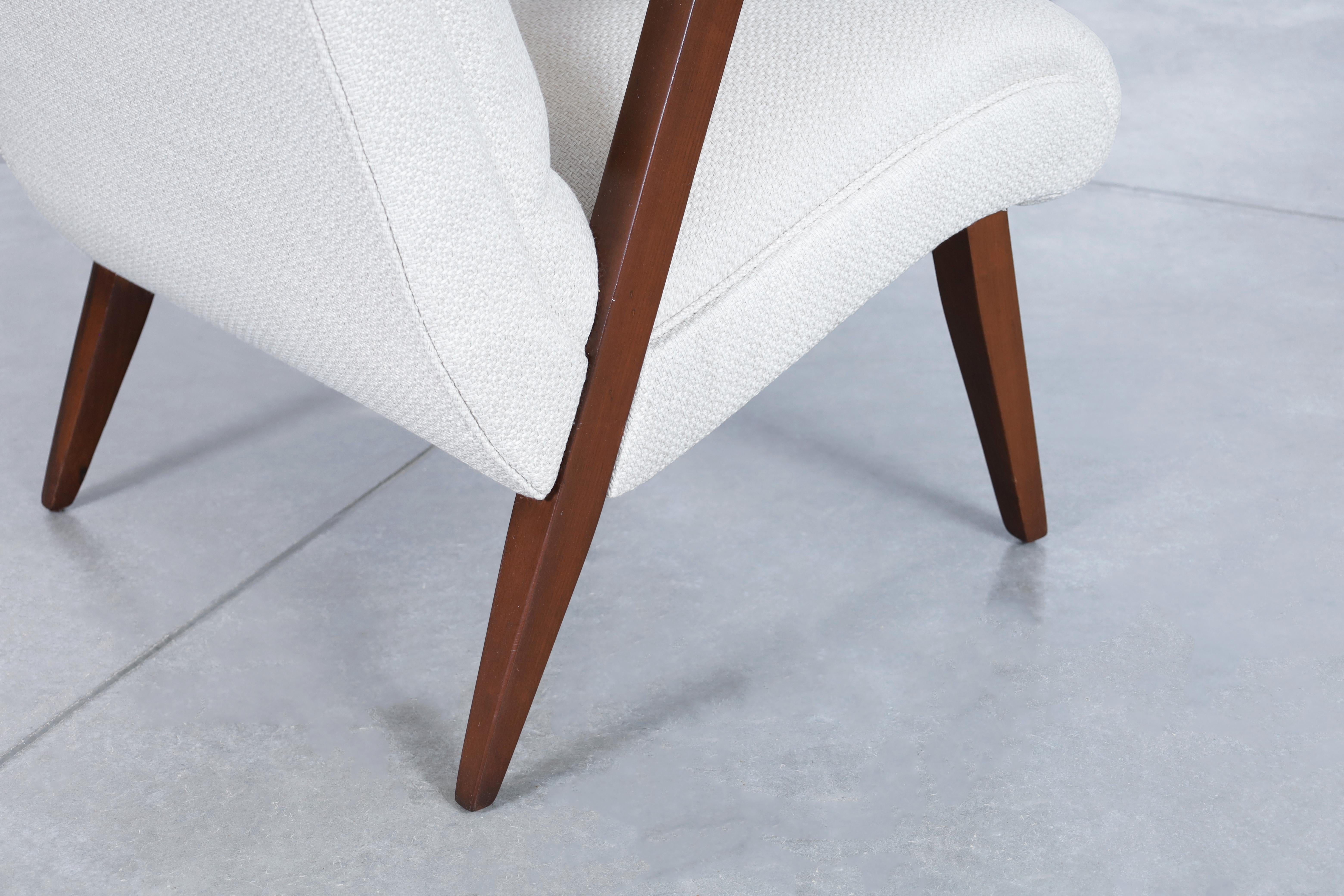 Sedie da salotto con braccioli galleggianti in noce vintage in vendita 5