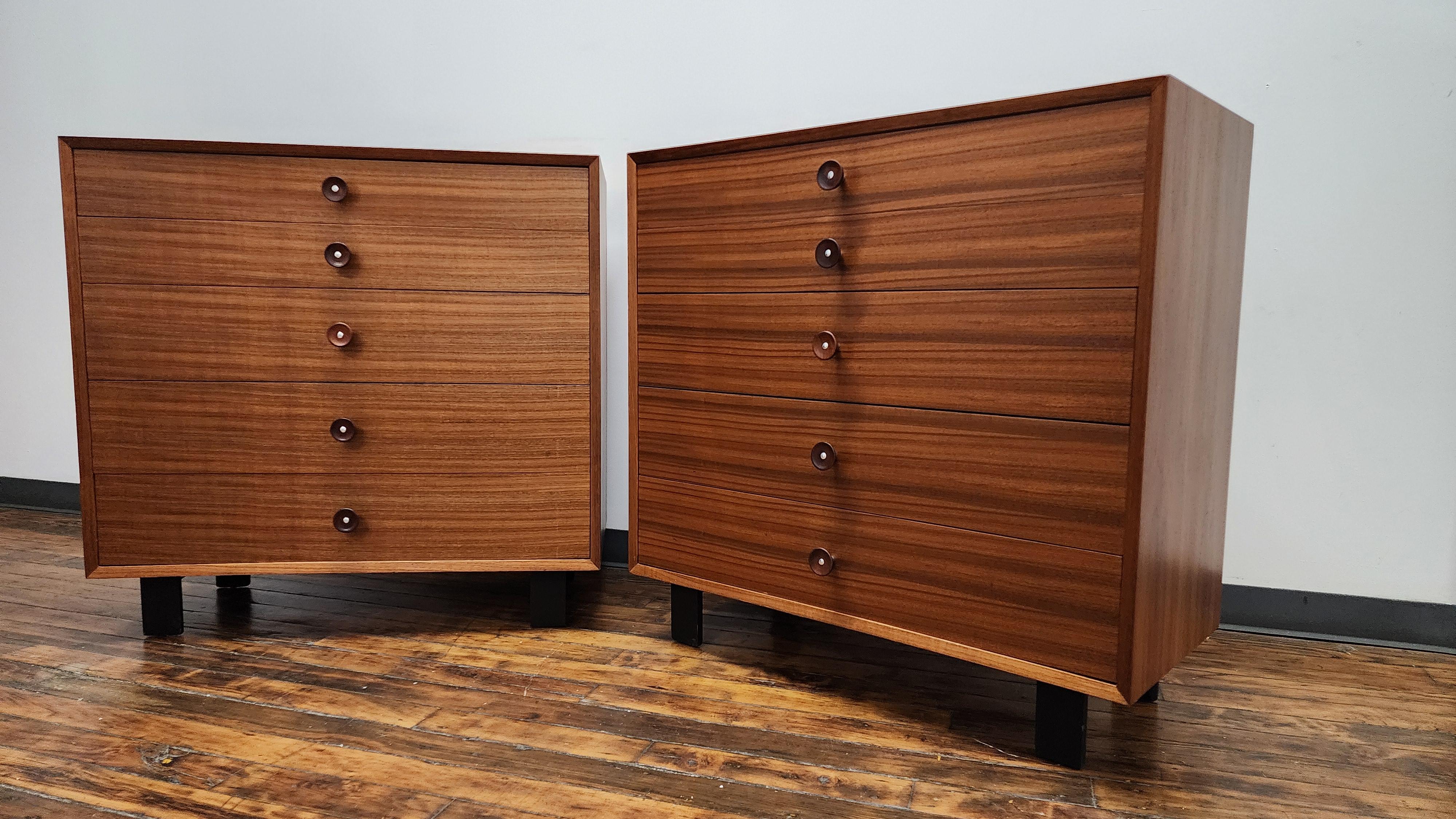Noce Comò a 5 cassetti in noce d'epoca George Nelson per Herman Miller in vendita