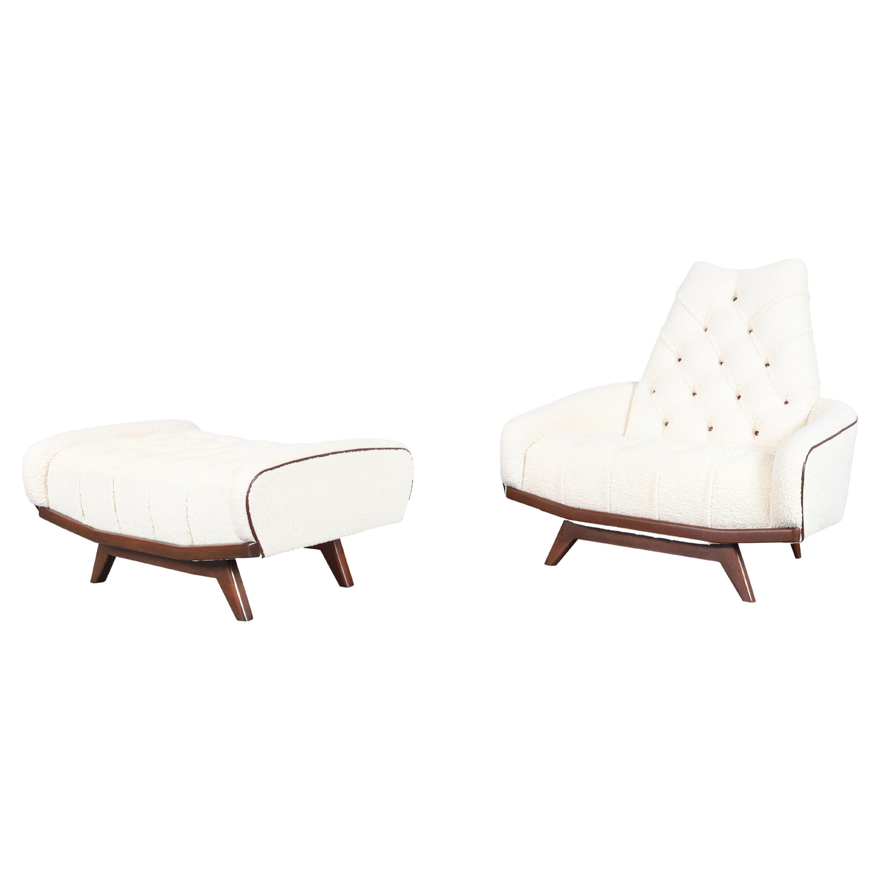 Chaise longue et ottomane "Gondola" en noyer attribuée à Adrian Pearsall