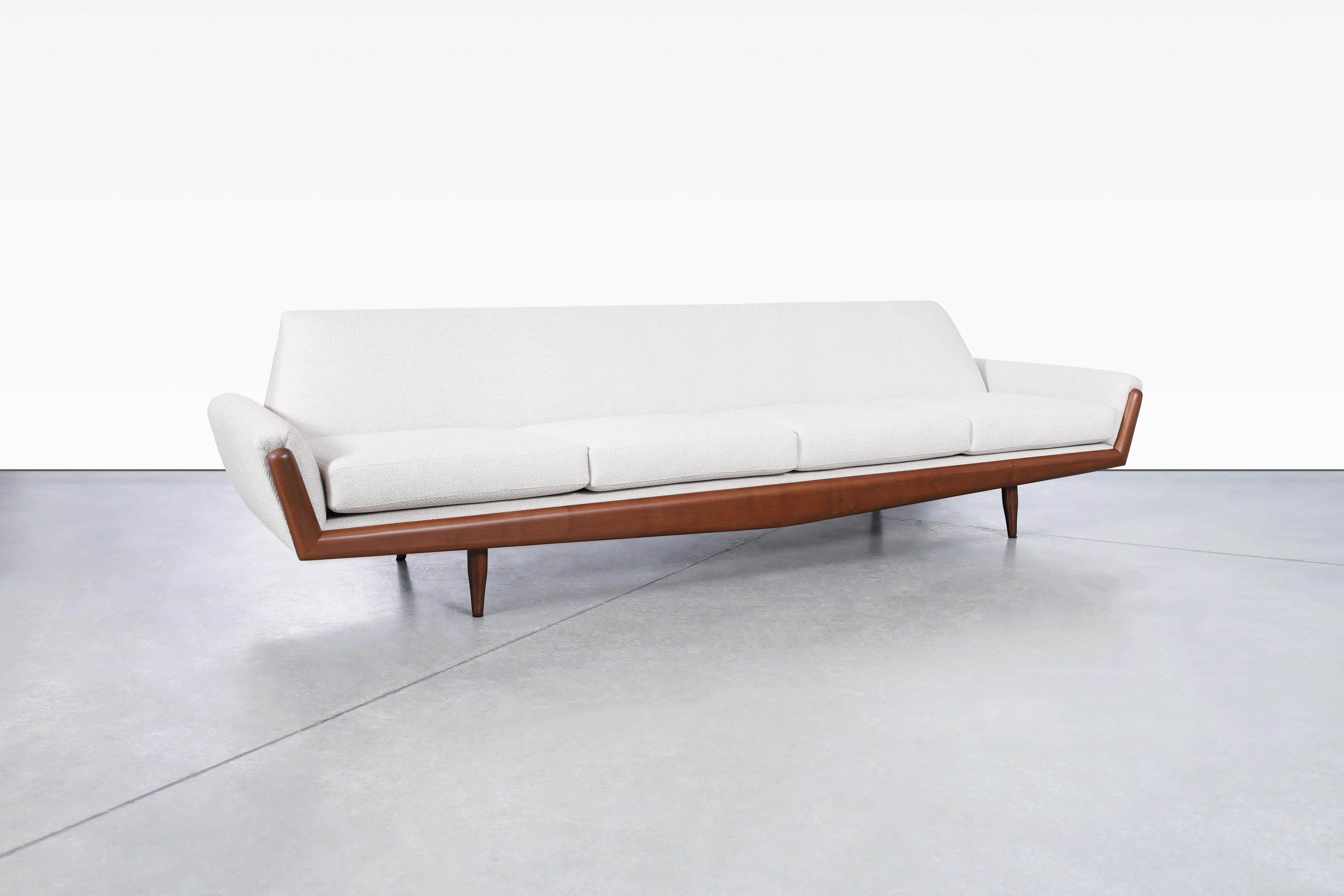Wonderful vintage walnut “Gondola” sofa designed by Adrian Pearsall for Craft Associates in United States, circa 1960s. This modernist sofa, also known as model-2000, is composed of a sculpted walnut base with elegant vibes, the seat has four