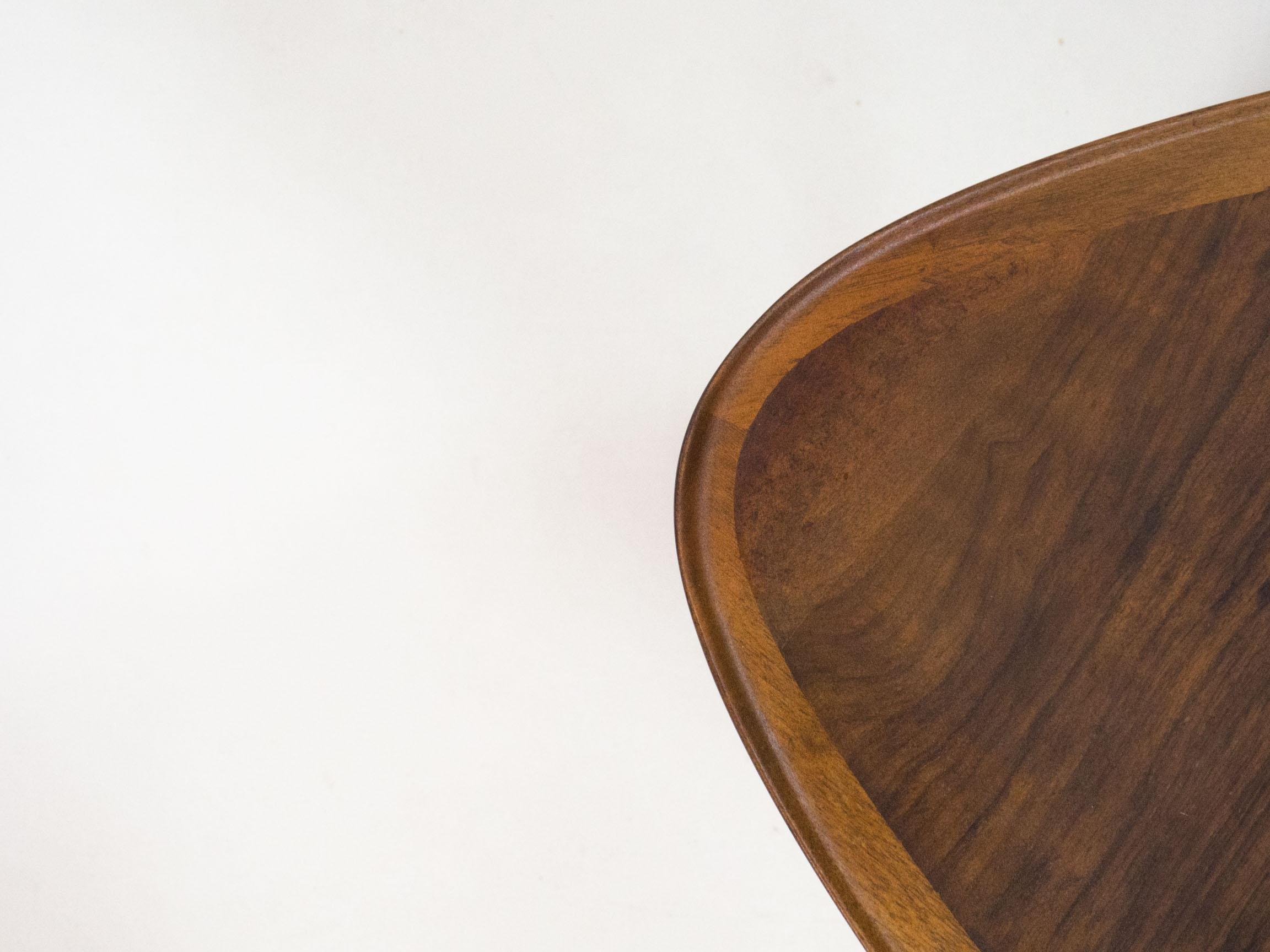 Mid-Century Modern Vintage walnut ‘guitar pick’ coffee table For Sale