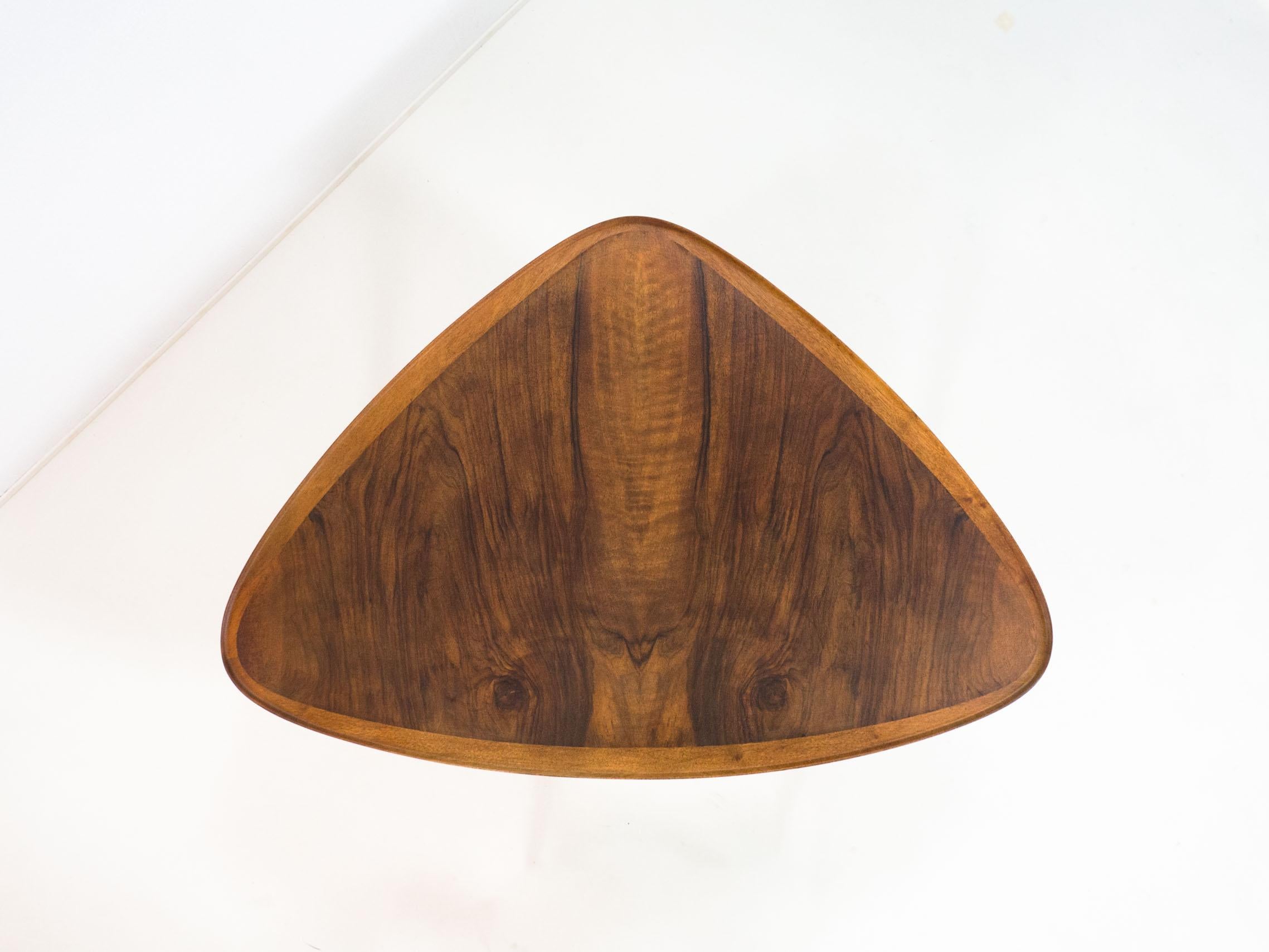 Mid-Century Modern Vintage walnut ‘guitar pick’ coffee table For Sale