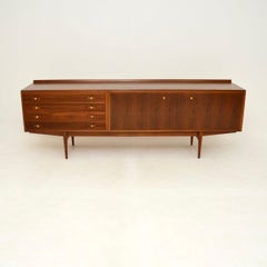 Aparador Hamilton Vintage de nogal de Robert Heritage para Archie Shine