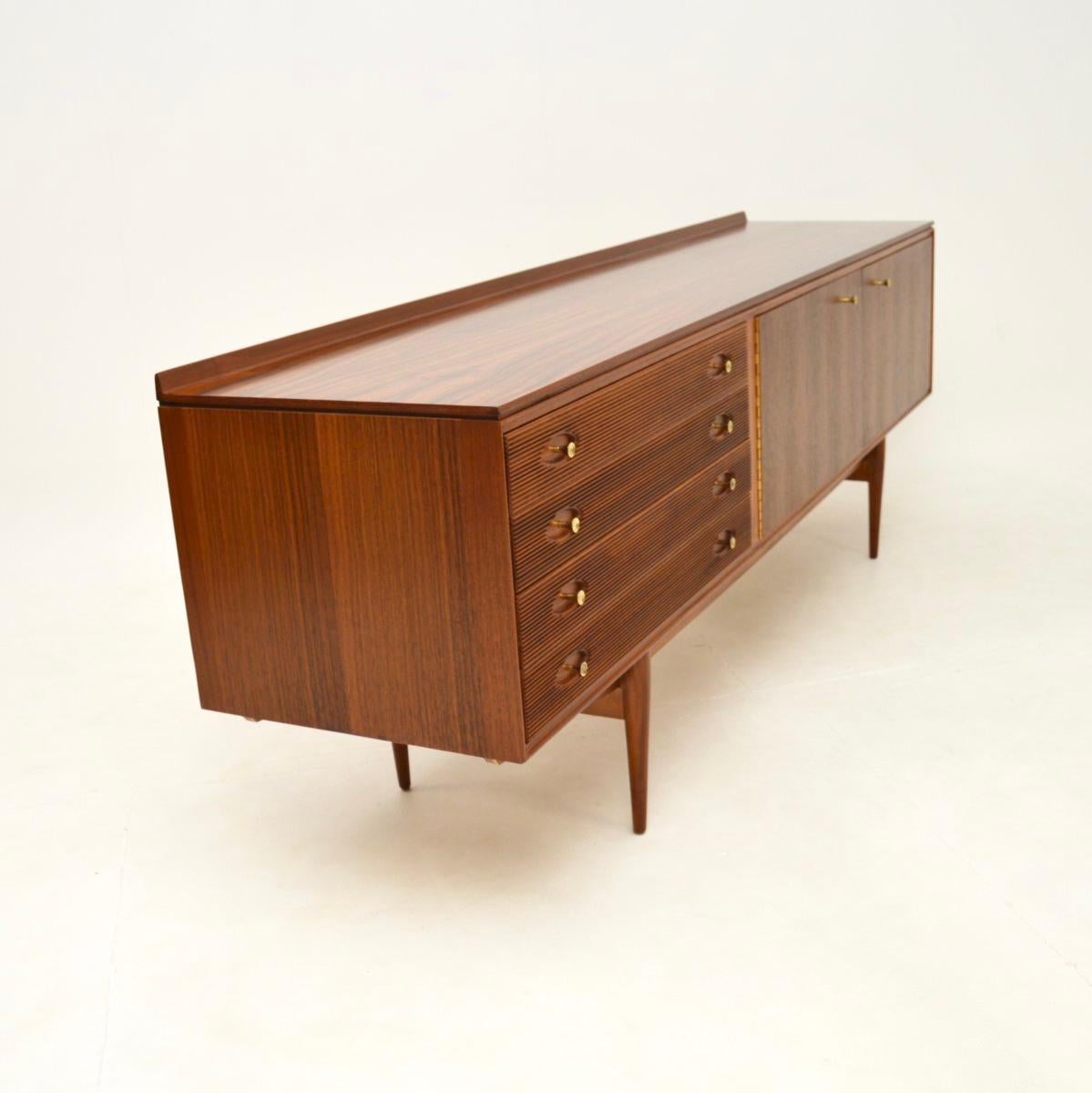 Vintage Walnut Hamilton Sideboard by Robert Heritage for Archie Shine In Good Condition For Sale In London, GB