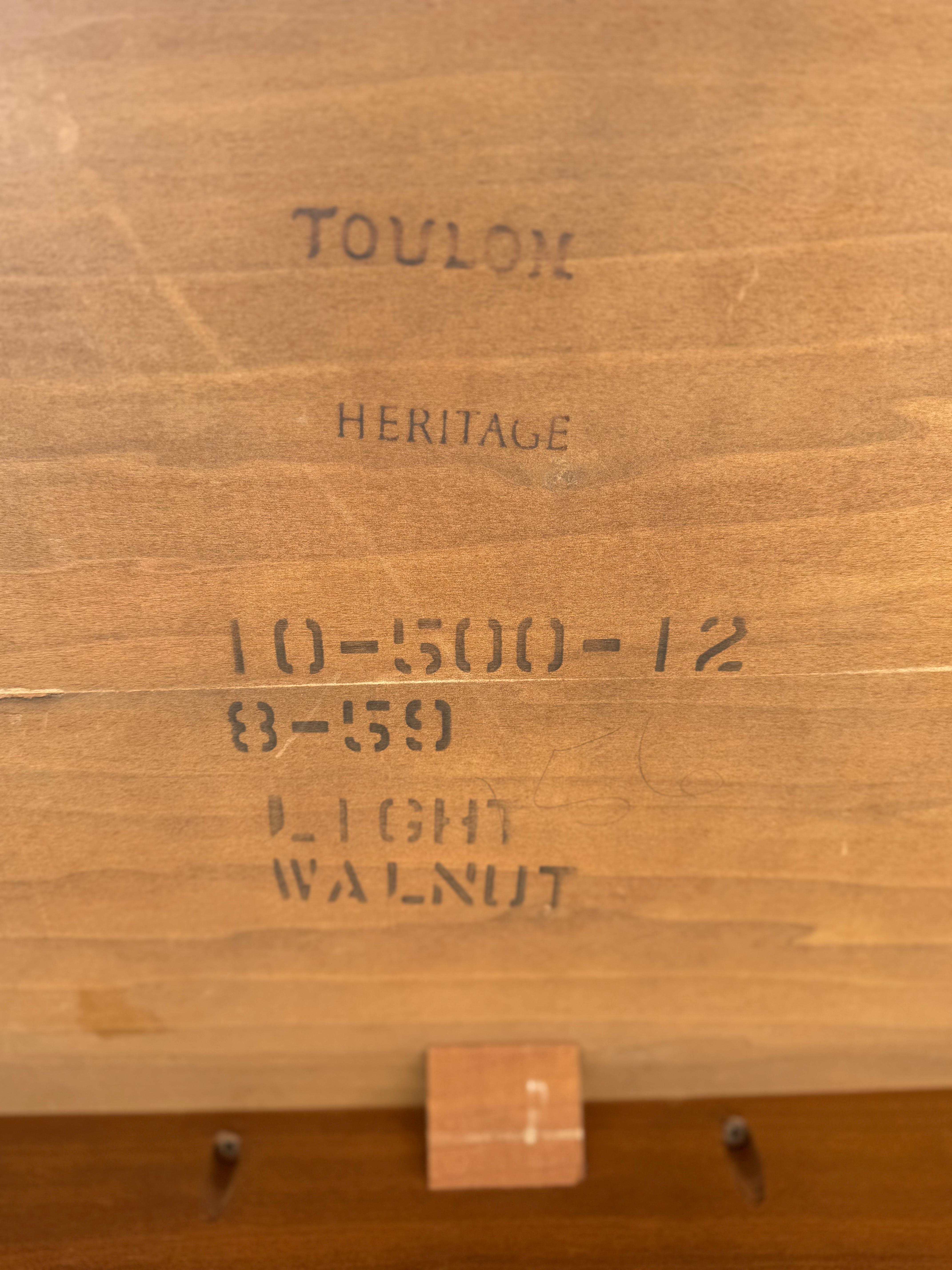 Tavolino da caffè Heritage Furniture Toulon Collection in noce d'epoca In condizioni buone in vendita a Pasadena, TX