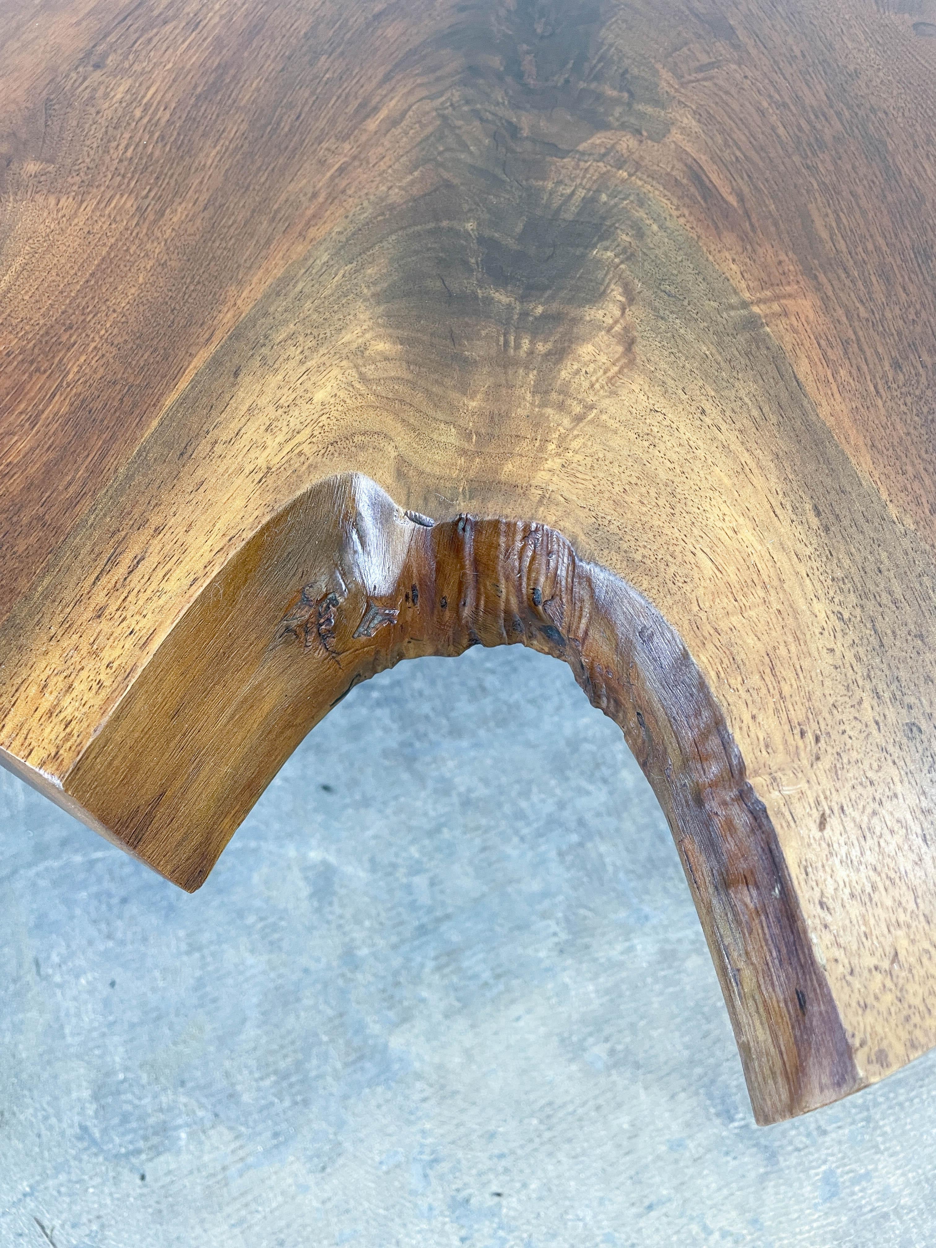 Panca/tavolo in stile George Nakashima in noce d'epoca con bordo vivo in vendita 2