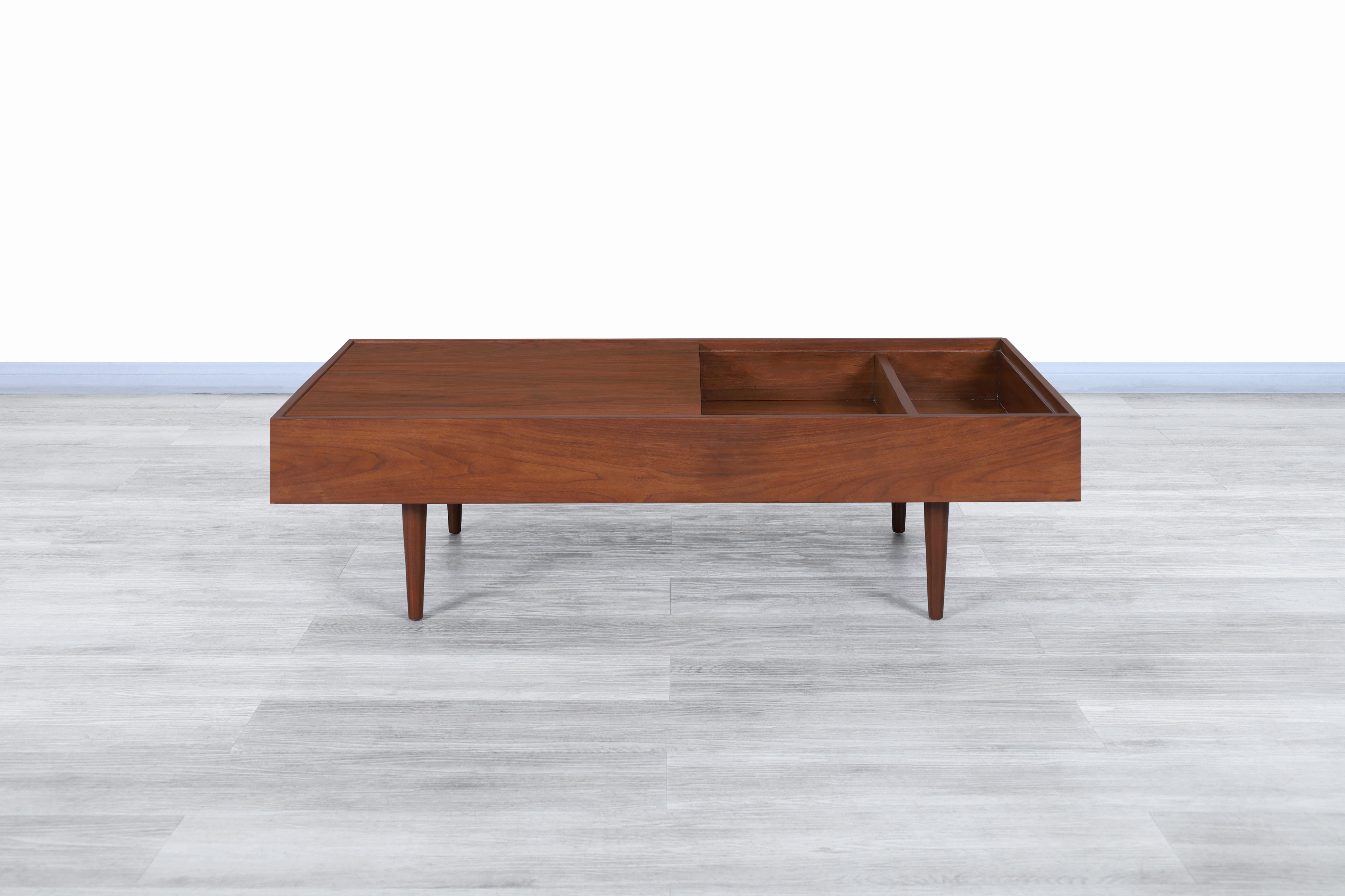 Mid-Century Modern Vintage Walnut Magazine Coffee Table by Milo Baughman for Glenn of California