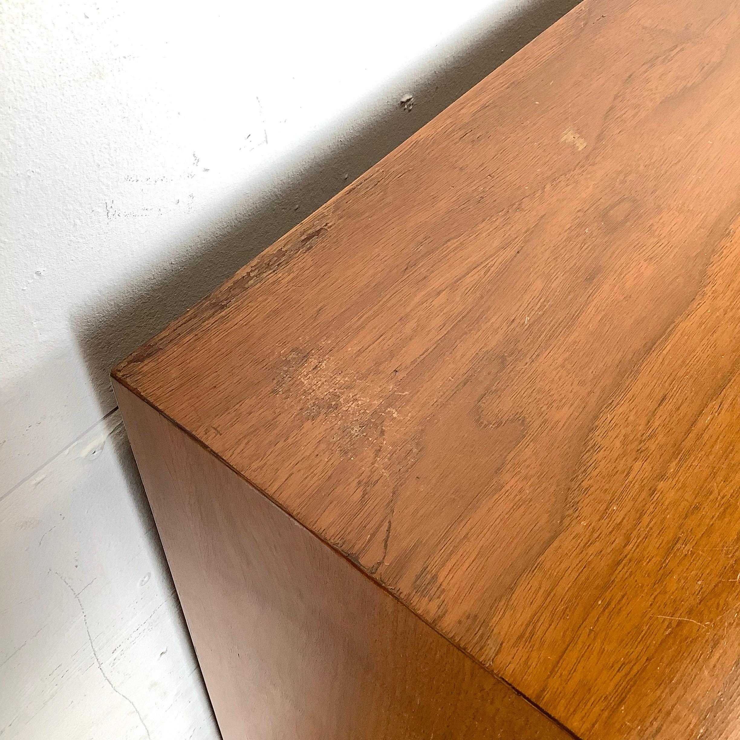 Comò Highboy in noce vintage di metà secolo in vendita 5