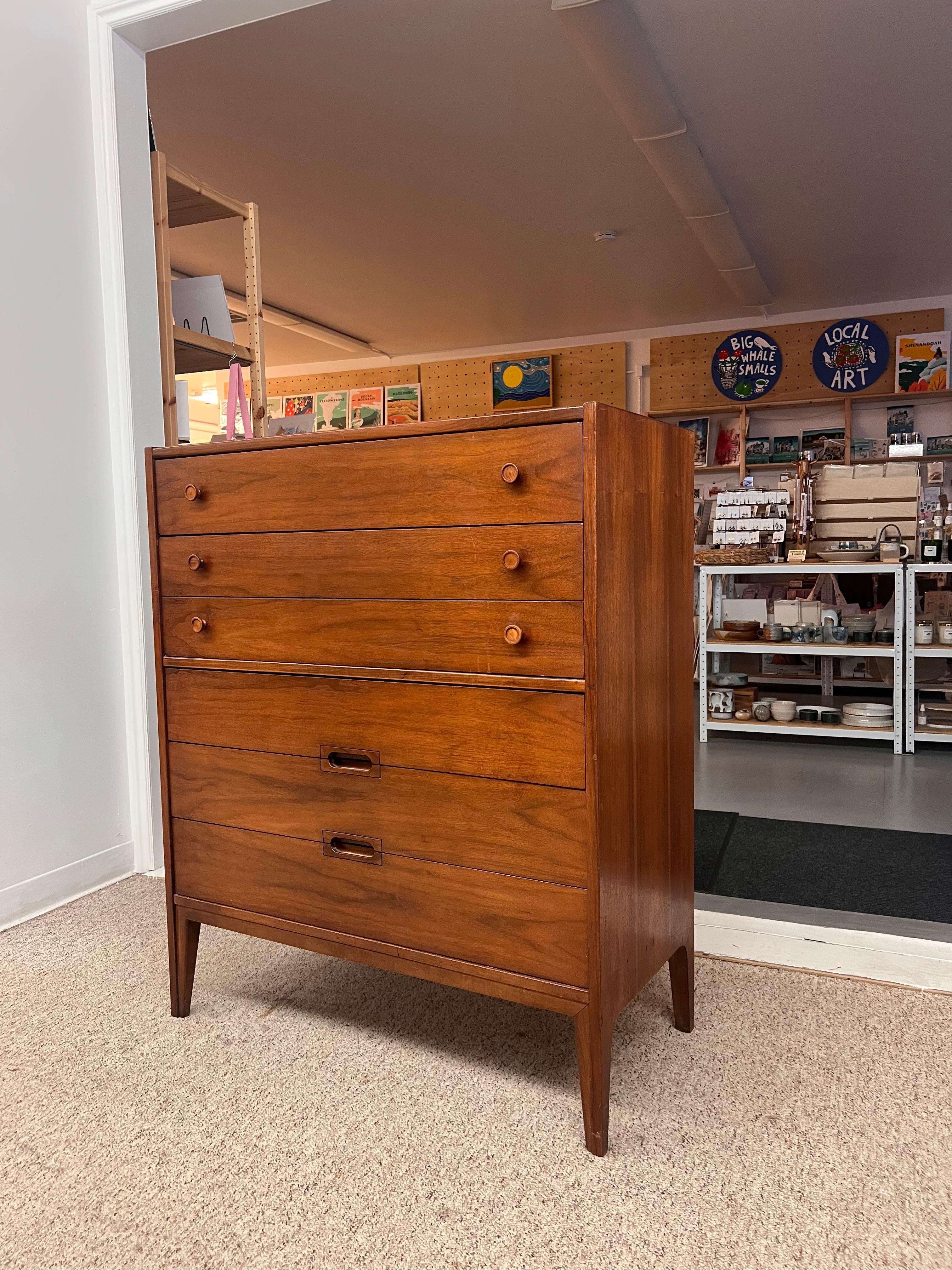 Vintage Walnut Mid-Century Modern Five Drawers Dresser Cabinet by United In Good Condition For Sale In Seattle, WA