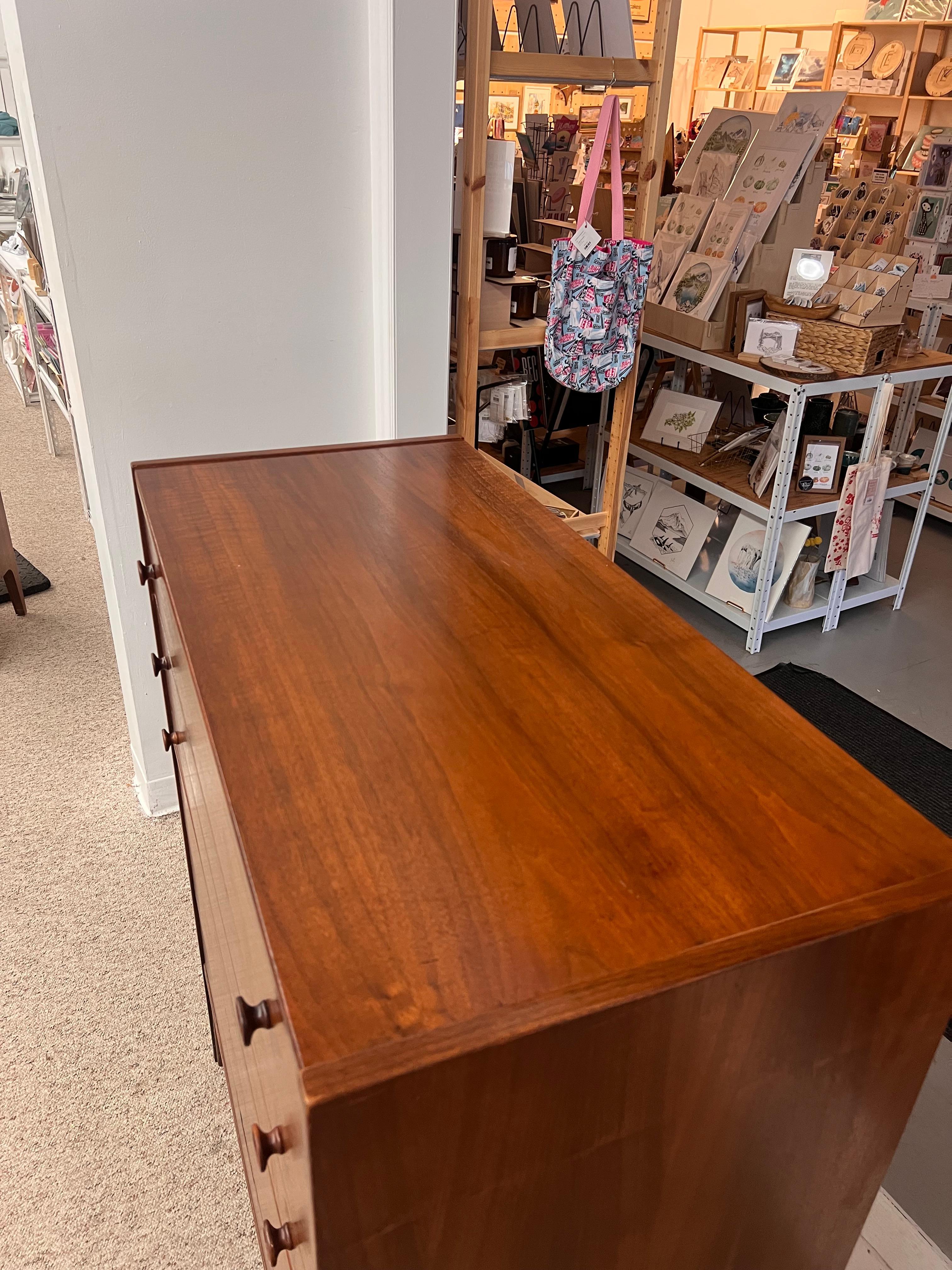 Vintage Walnut Mid-Century Modern Five Drawers Dresser Cabinet by United For Sale 2