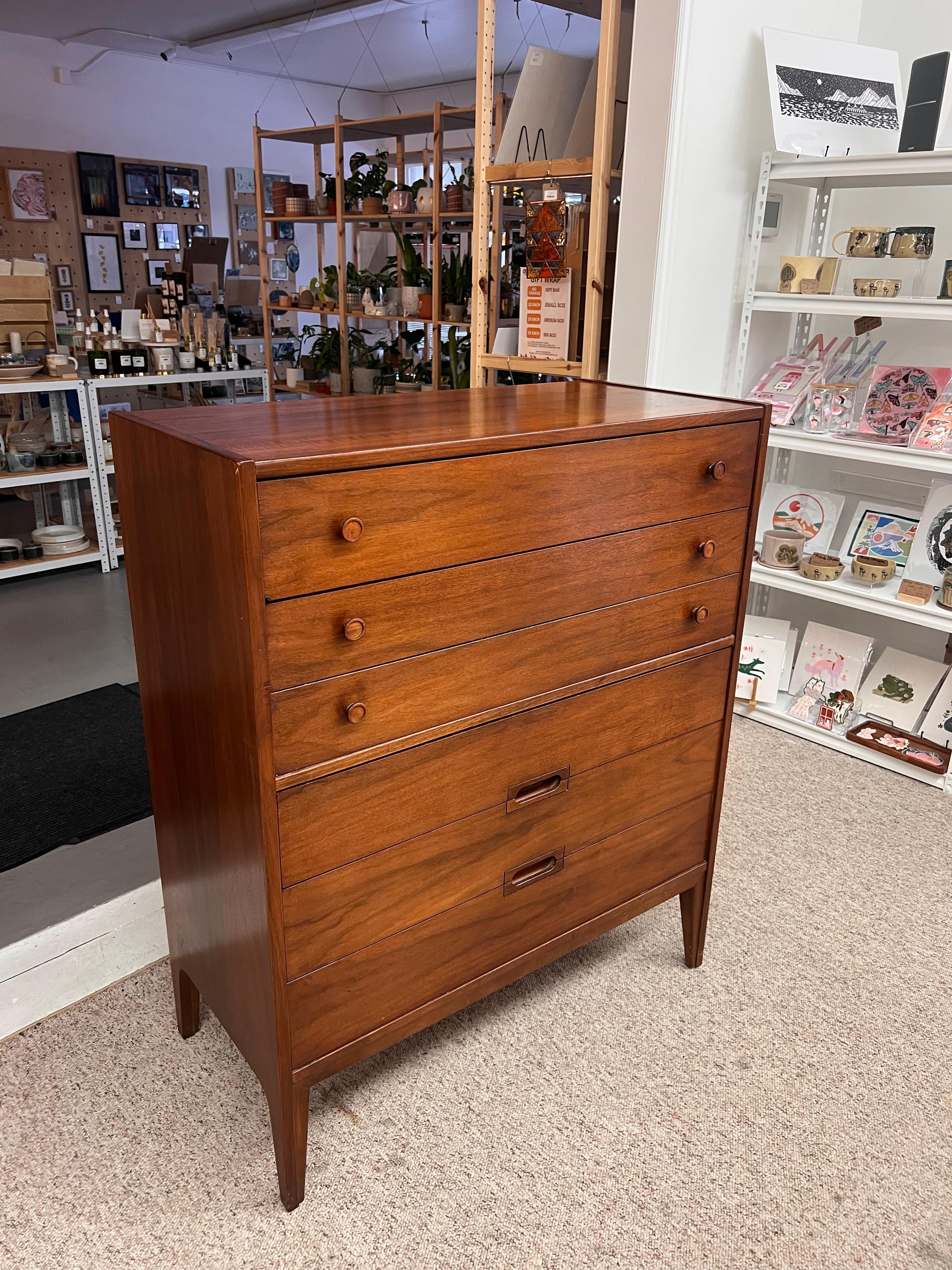 Vintage Walnut Mid-Century Modern Five Drawers Dresser Cabinet by United For Sale 3