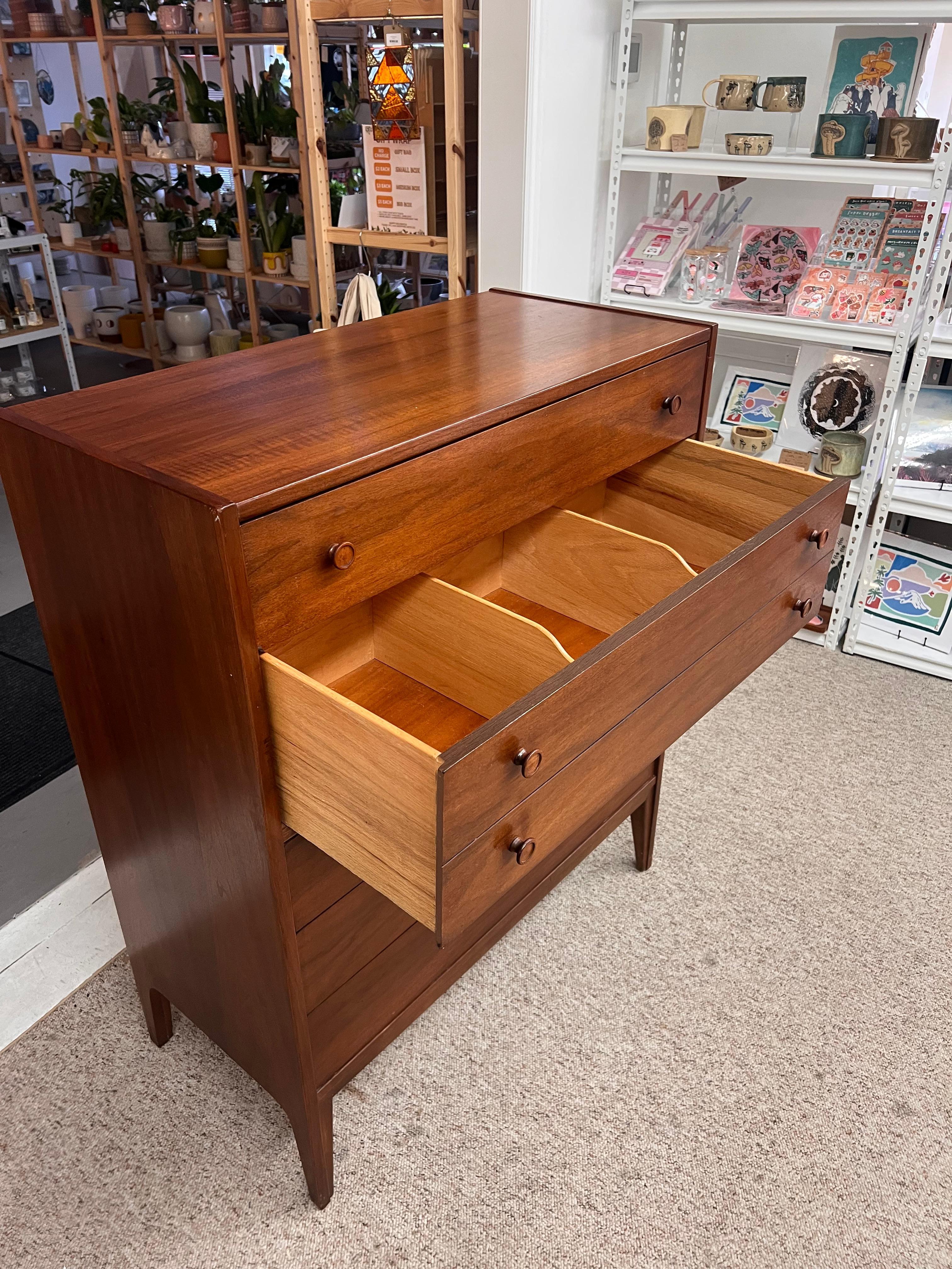 Vintage Walnut Mid-Century Modern Five Drawers Dresser Cabinet by United For Sale 4