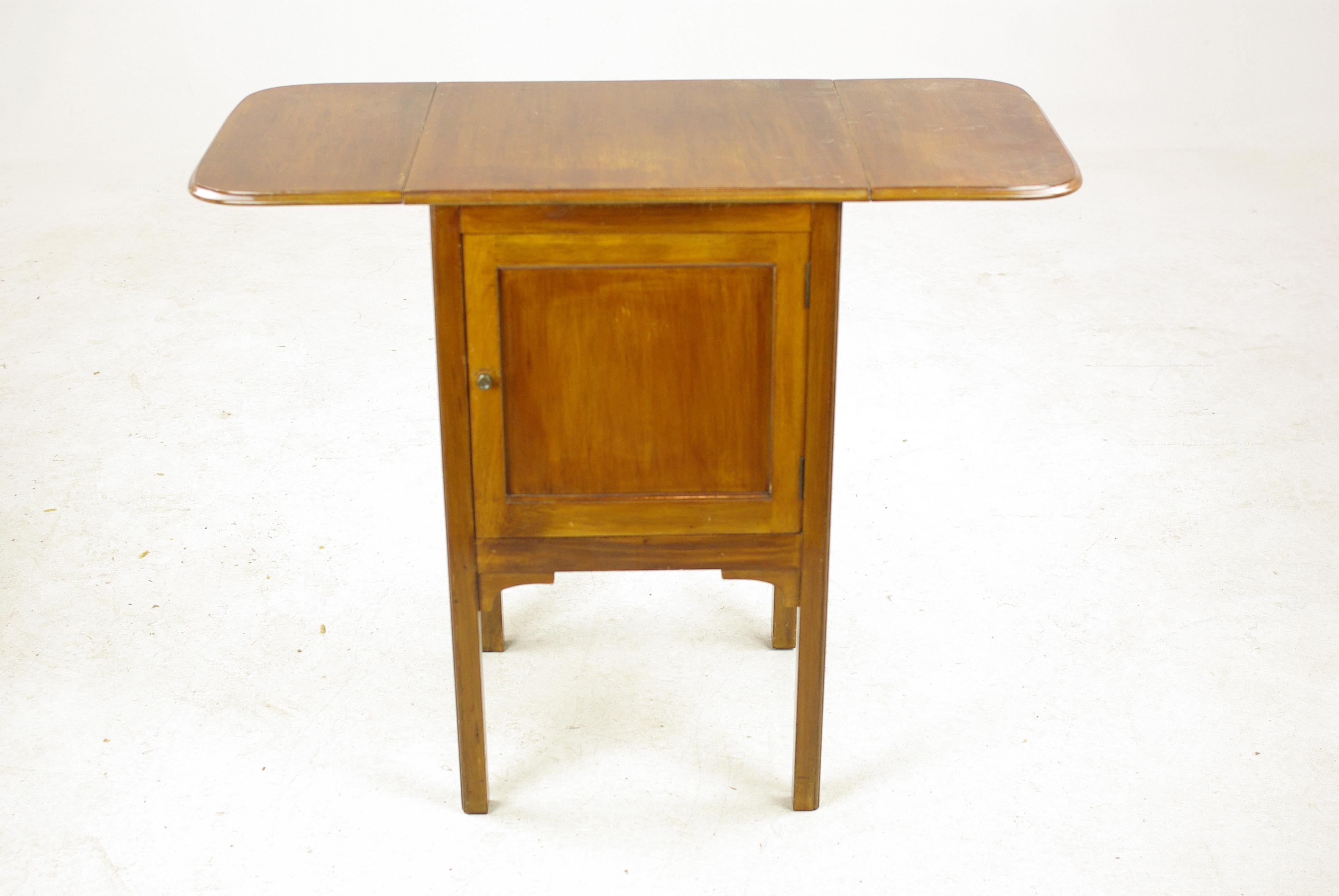 Vintage walnut nightstand, lamp table, bedside, end table with drop leaves, Scotland 1930, Antique Furniture, H029

Scotland 1930
Solid walnut
Original finish
Rectangular top
Pair of drop leaves to sides
Single cupboard
Original hardware
Ending on