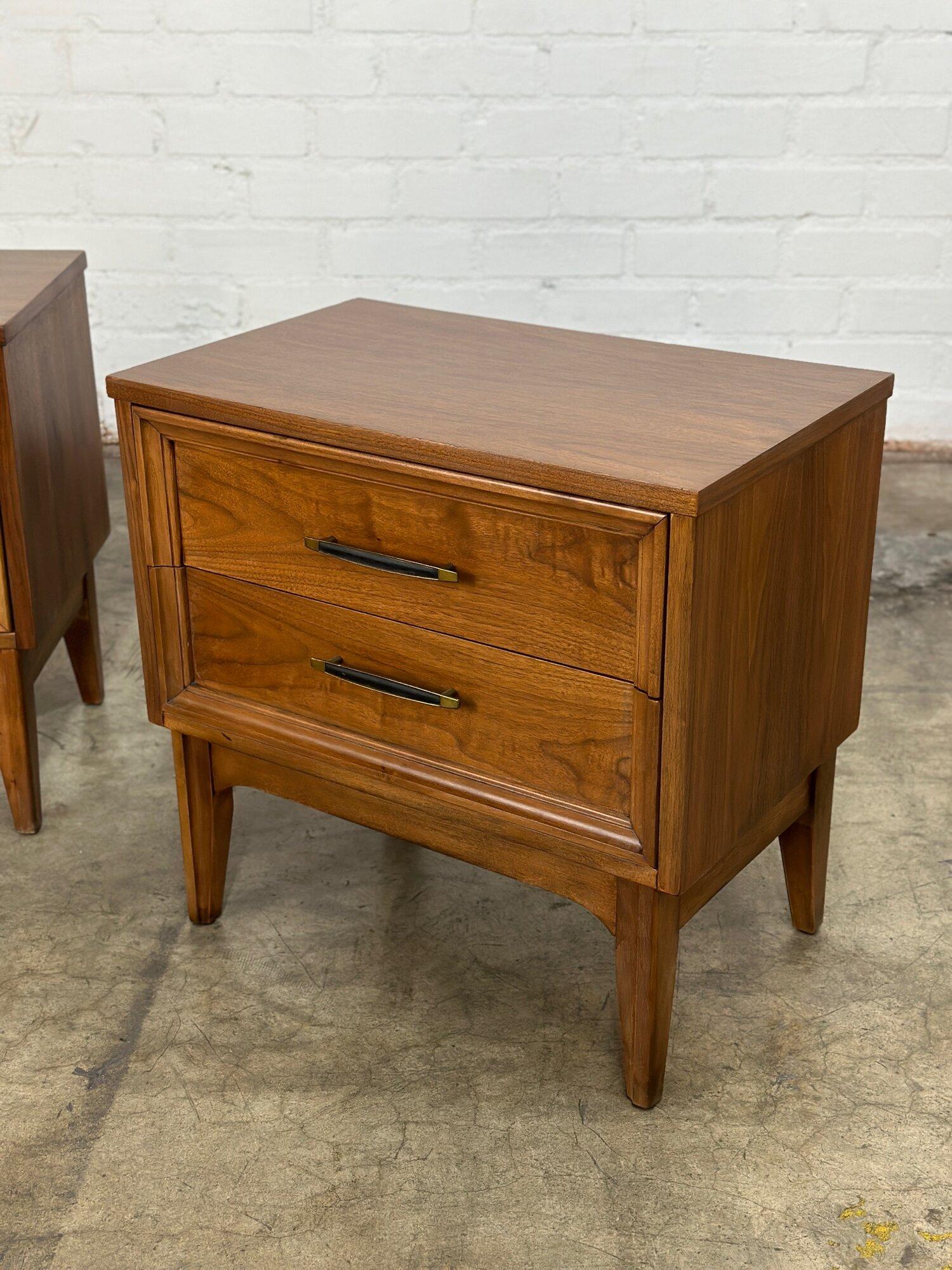 W24 D15 H23.5

Fully restored pair of mid century walnut nightstands. The pair has original hardware and show well with no major areas of wear. Price is for the pair. 