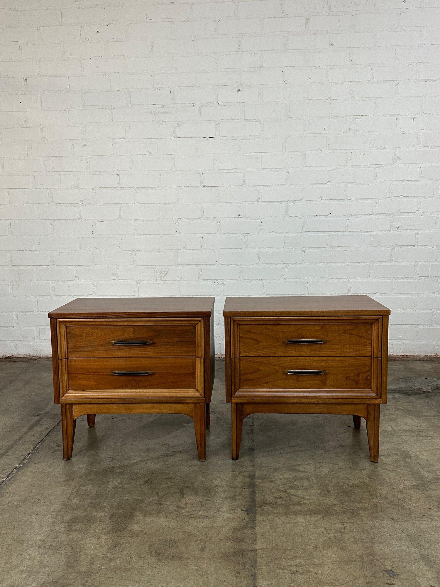 Vintage walnut nightstands- pair In Good Condition In Los Angeles, CA