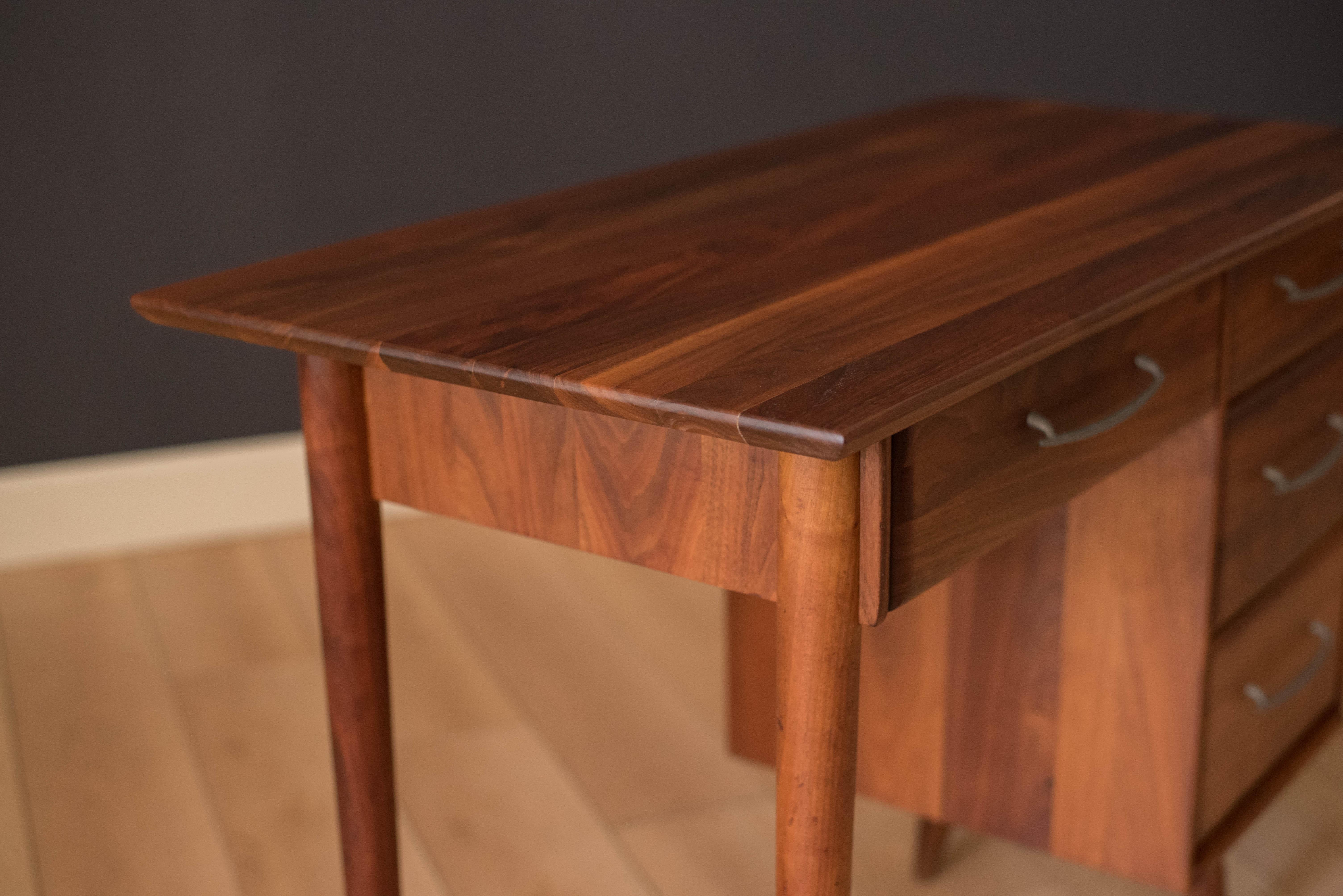 Vintage Walnut Office Desk by Ace-Hi In Good Condition In San Jose, CA