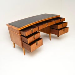 Scrivania a piedistallo in noce vintage di Laszlo Hoenig