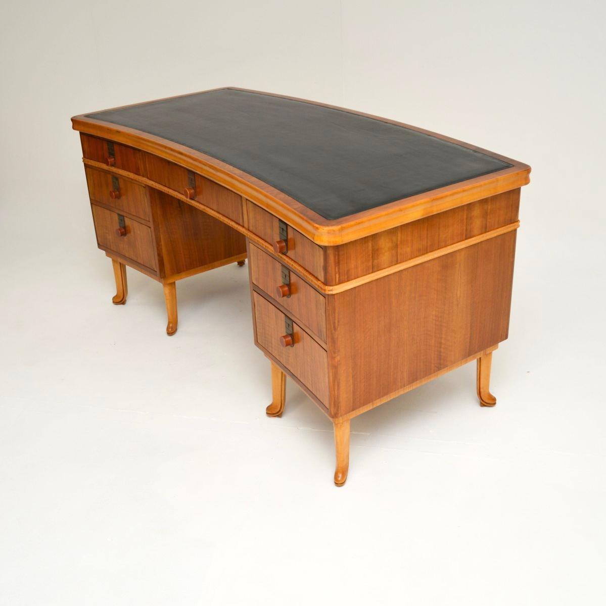 Vintage Walnut Pedestal Desk by Laszlo Hoenig In Good Condition For Sale In London, GB