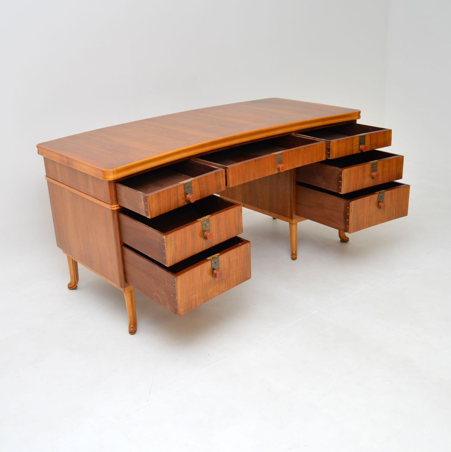 Vintage Walnut Pedestal Desk by Laszlo Hoenig For Sale 1