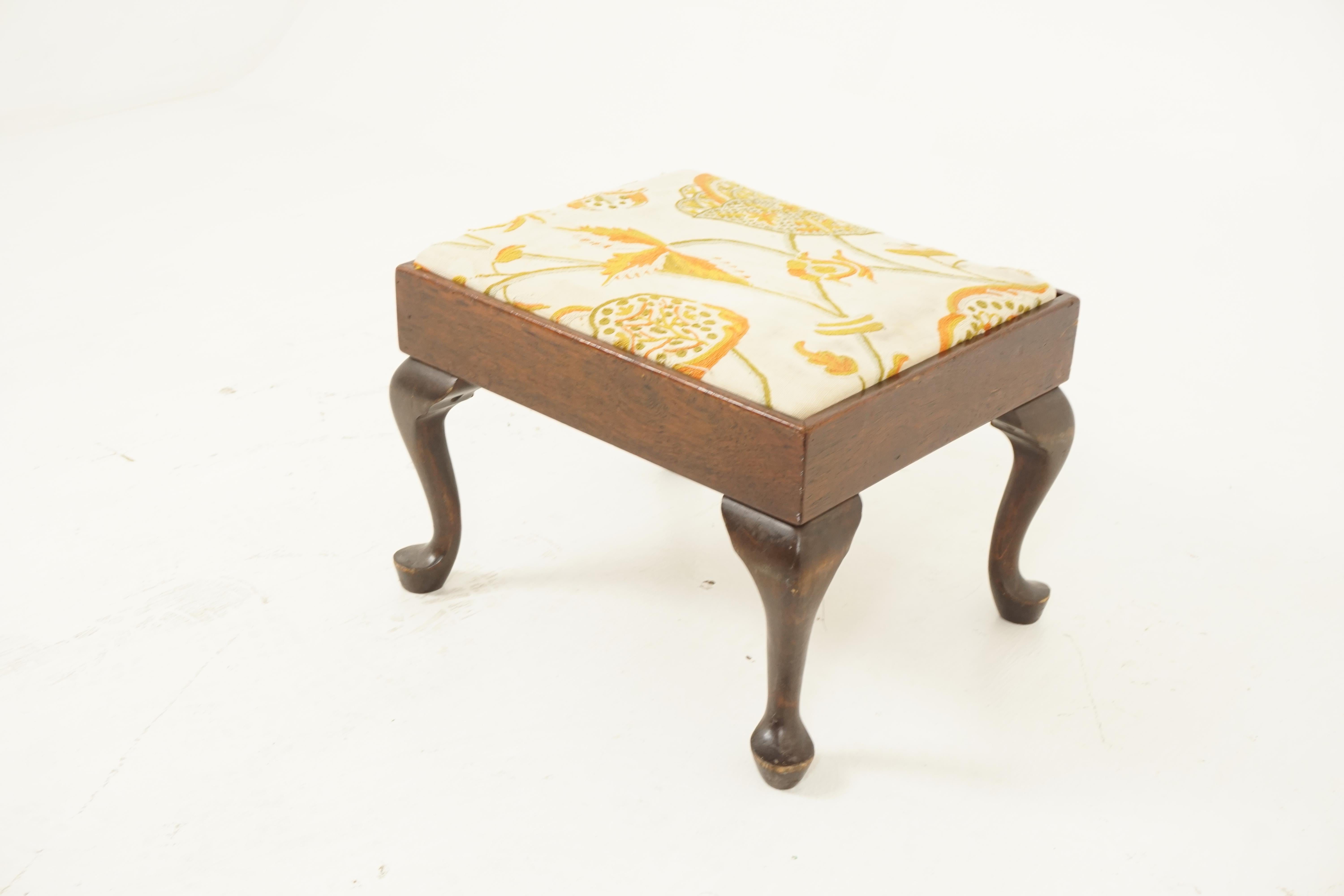 Vintage walnut Queen Anne style upholstered stool, Scotland 1920, B2713

Scotland 1920
Solid walnut
Original finish
Having an upholstered lift out seat
With a walnut frieze and standing on short cabriole legs
All joints are tight, very