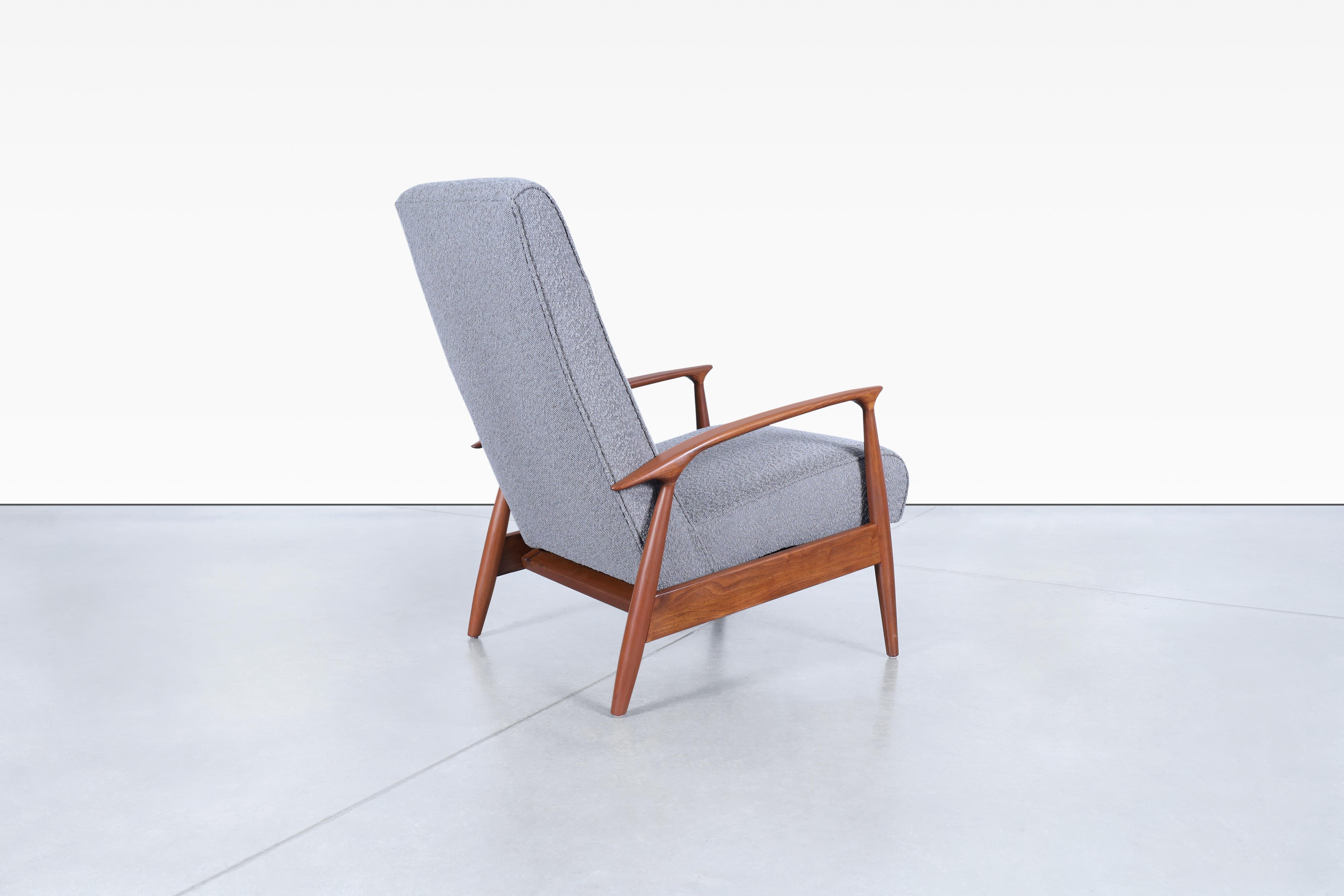 Chaise longue inclinable en noyer par Milo Baughman pour Thayer Coggin en vente 3