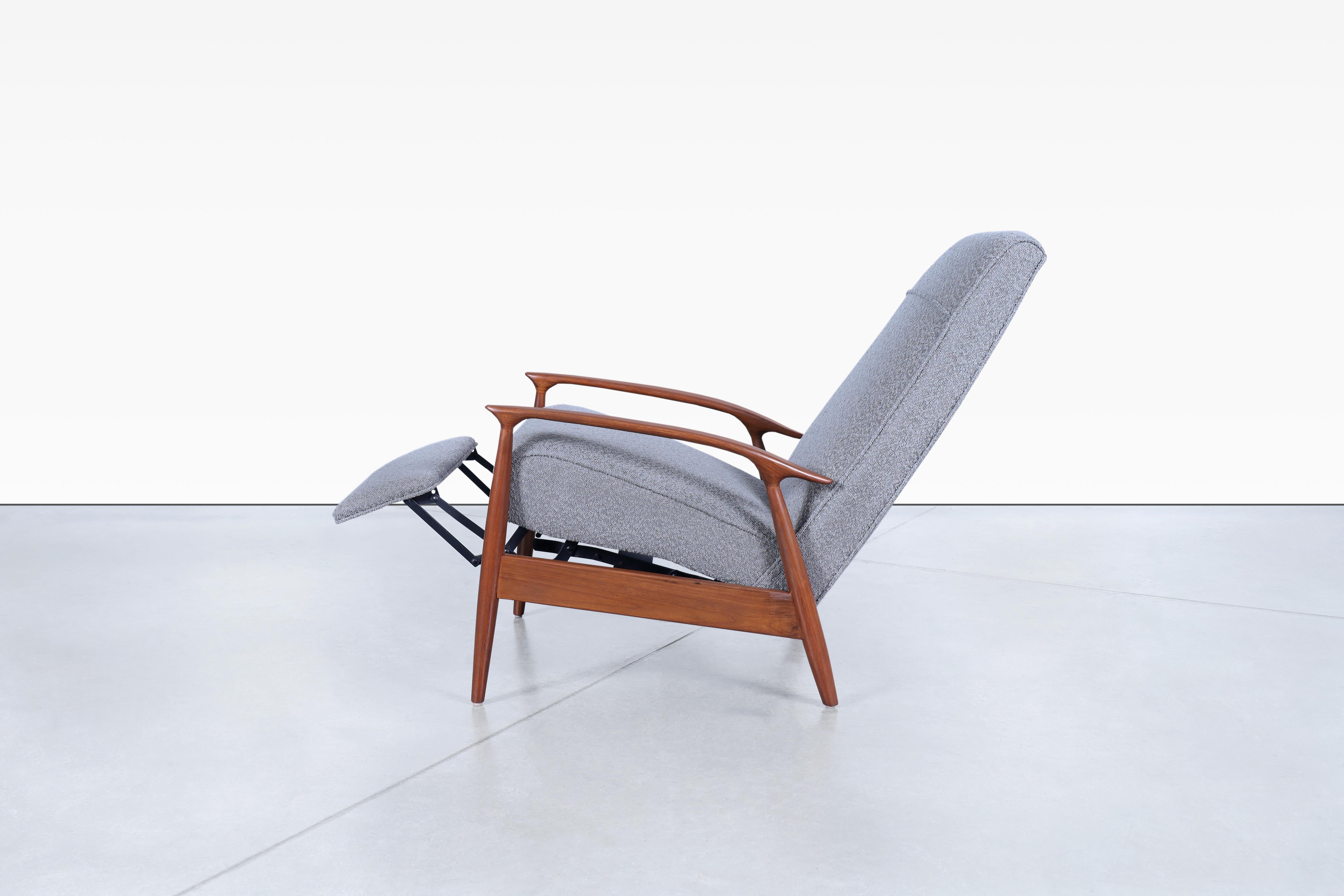 Milieu du XXe siècle Chaise longue inclinable en noyer par Milo Baughman pour Thayer Coggin en vente