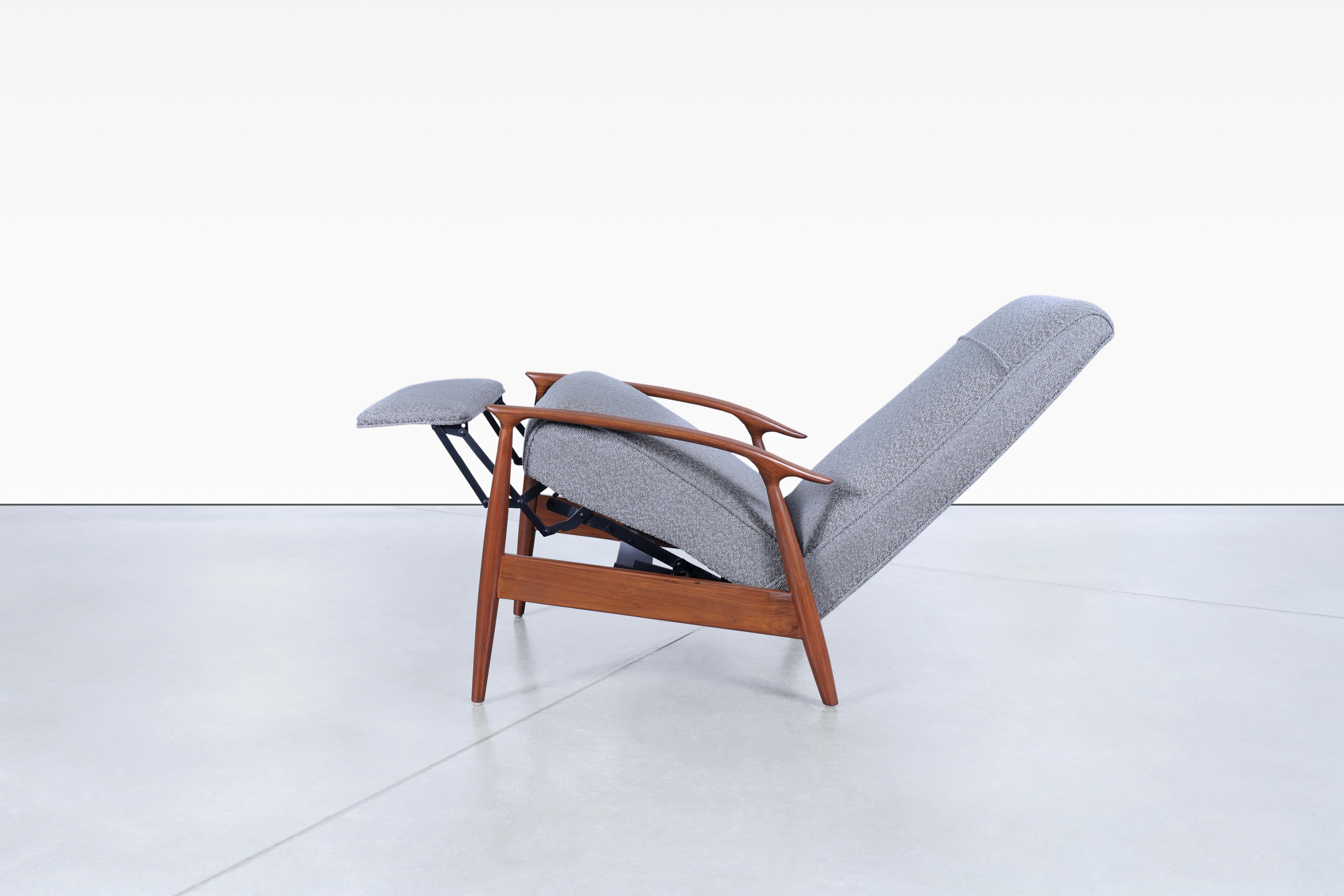 Tissu Chaise longue inclinable en noyer par Milo Baughman pour Thayer Coggin en vente