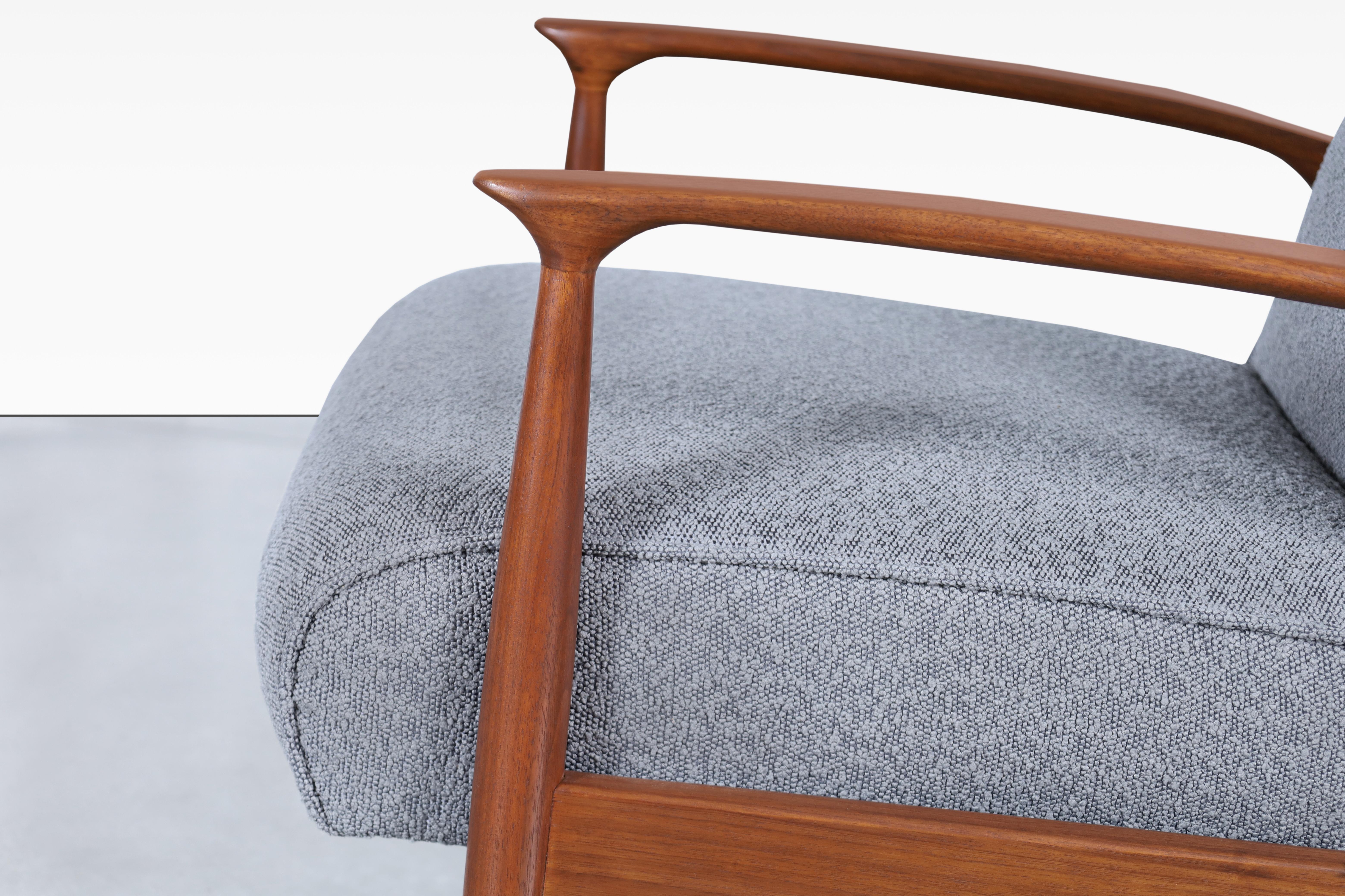 Chaise longue inclinable en noyer par Milo Baughman pour Thayer Coggin en vente 1