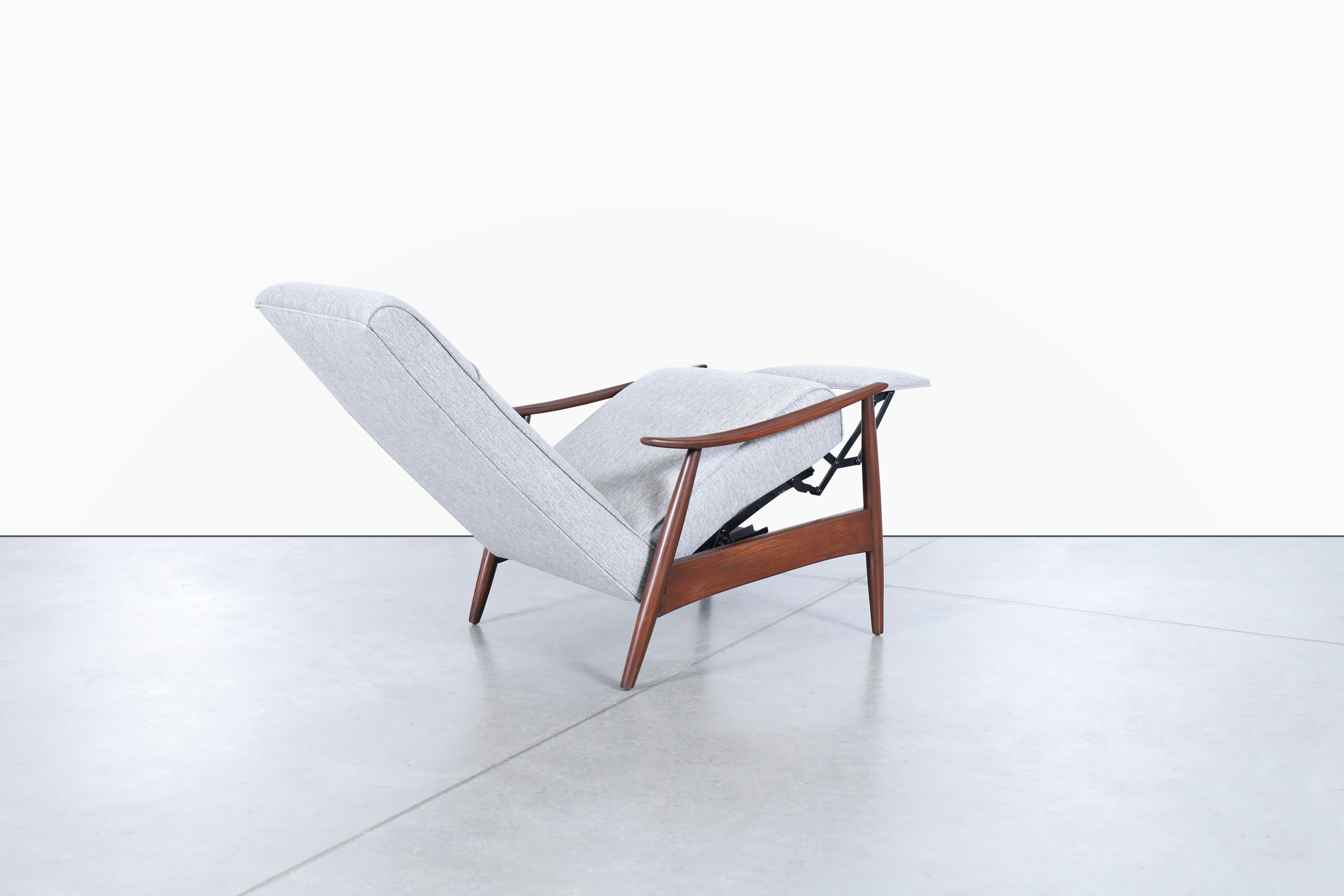 Vintage Walnut Reclining Lounge Chair Model-74 by Milo Baughman 4