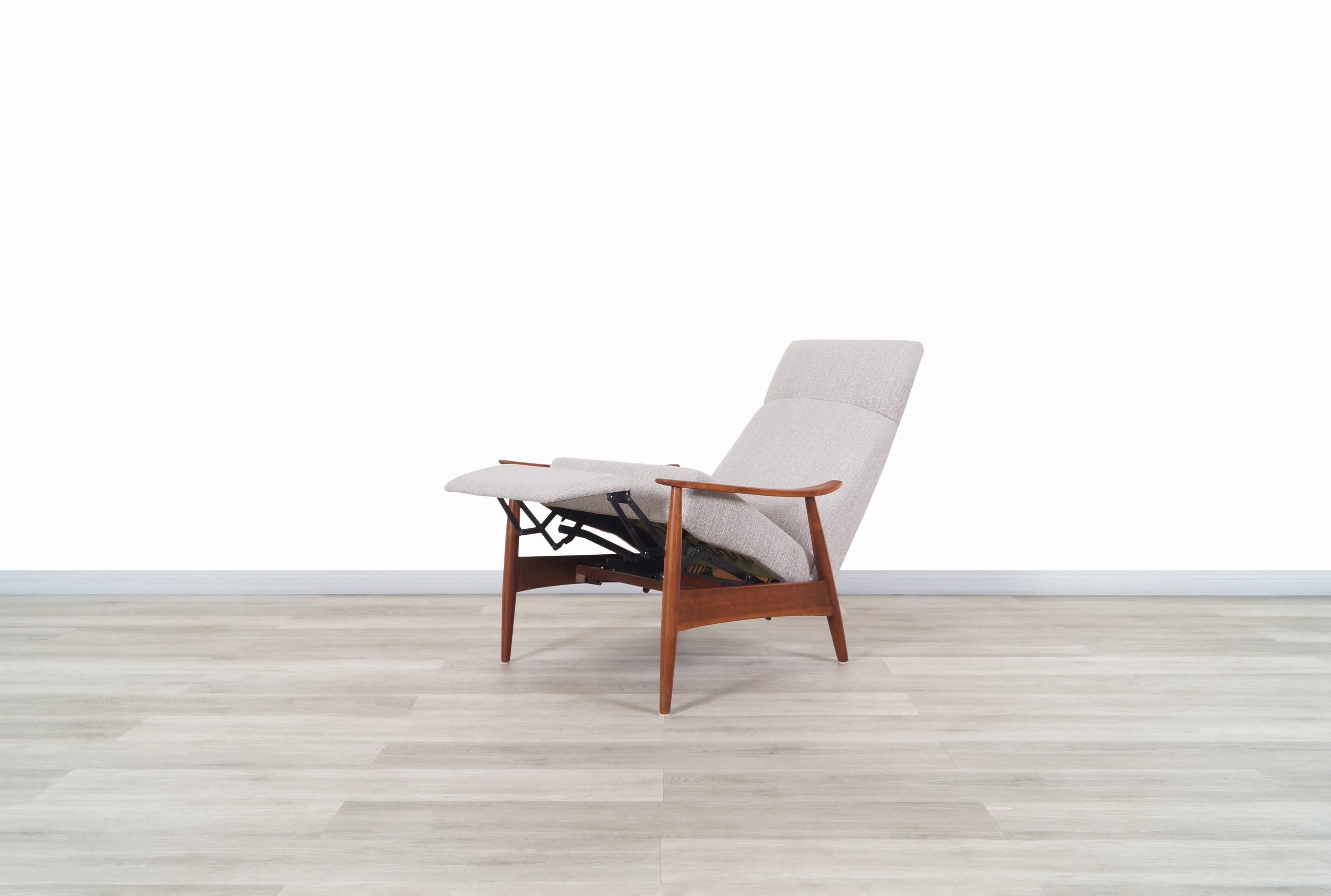 Mid-Century Modern Vintage Walnut Reclining Lounge Chair Model-74 by Milo Baughman