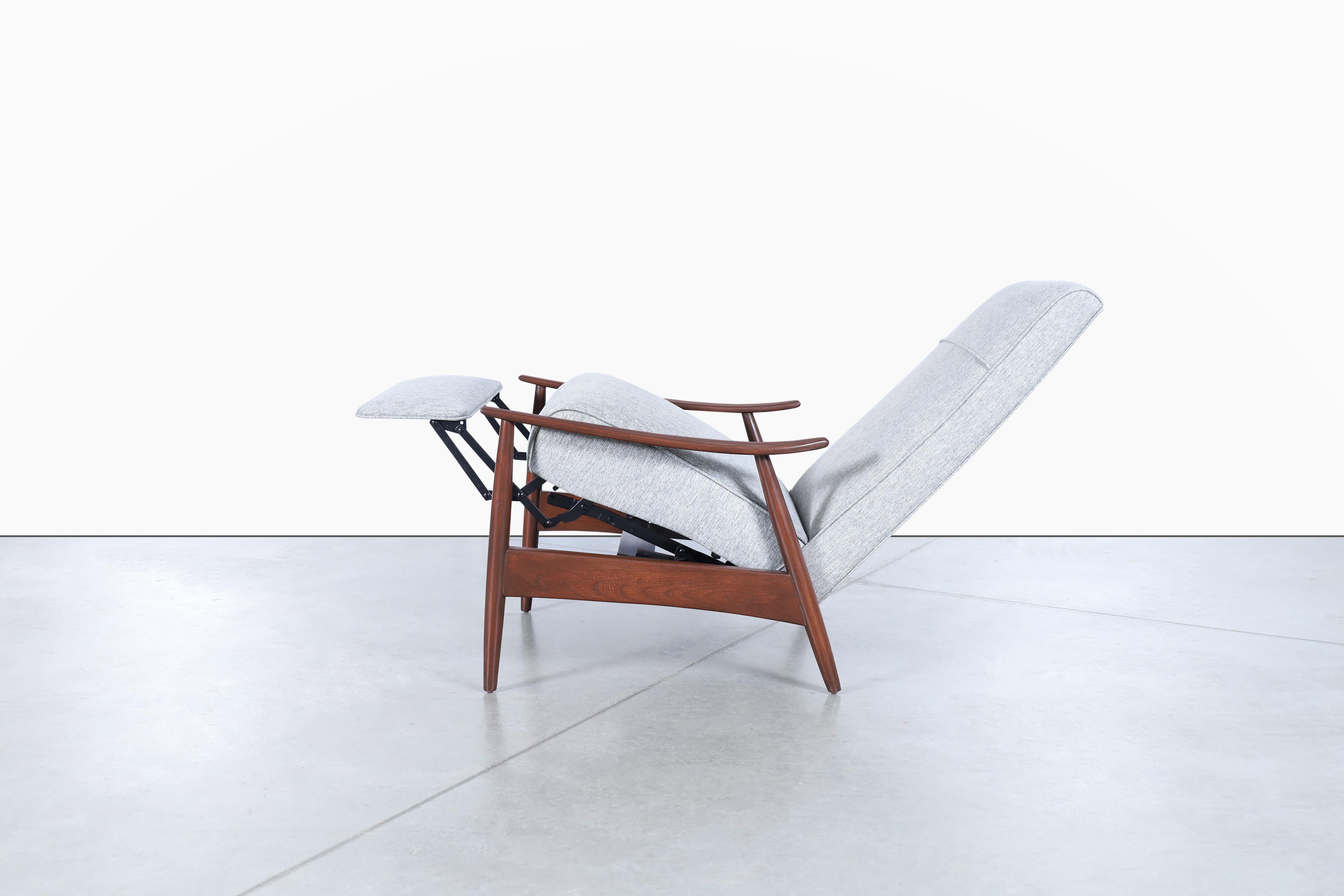 Vintage Walnut Reclining Lounge Chair Model-74 by Milo Baughman 1