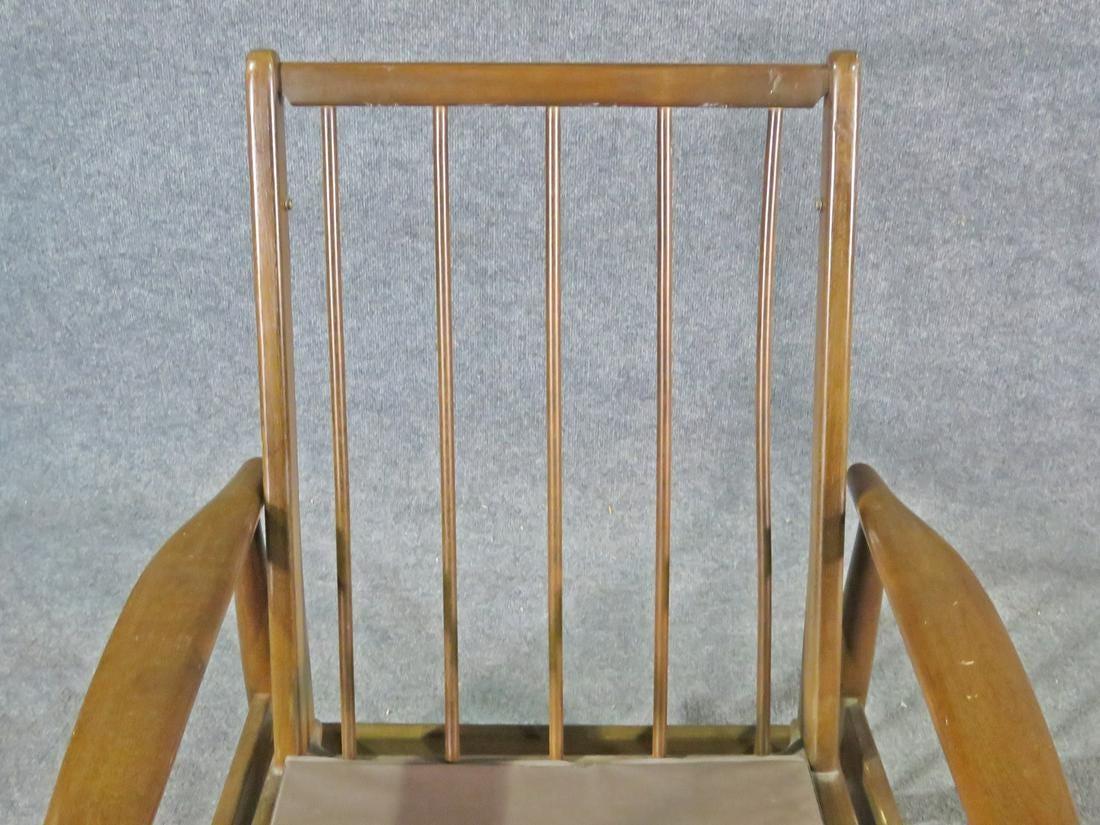Rocking Chair aus Walnussholz im Vintage-Stil im Zustand „Gut“ im Angebot in Brooklyn, NY