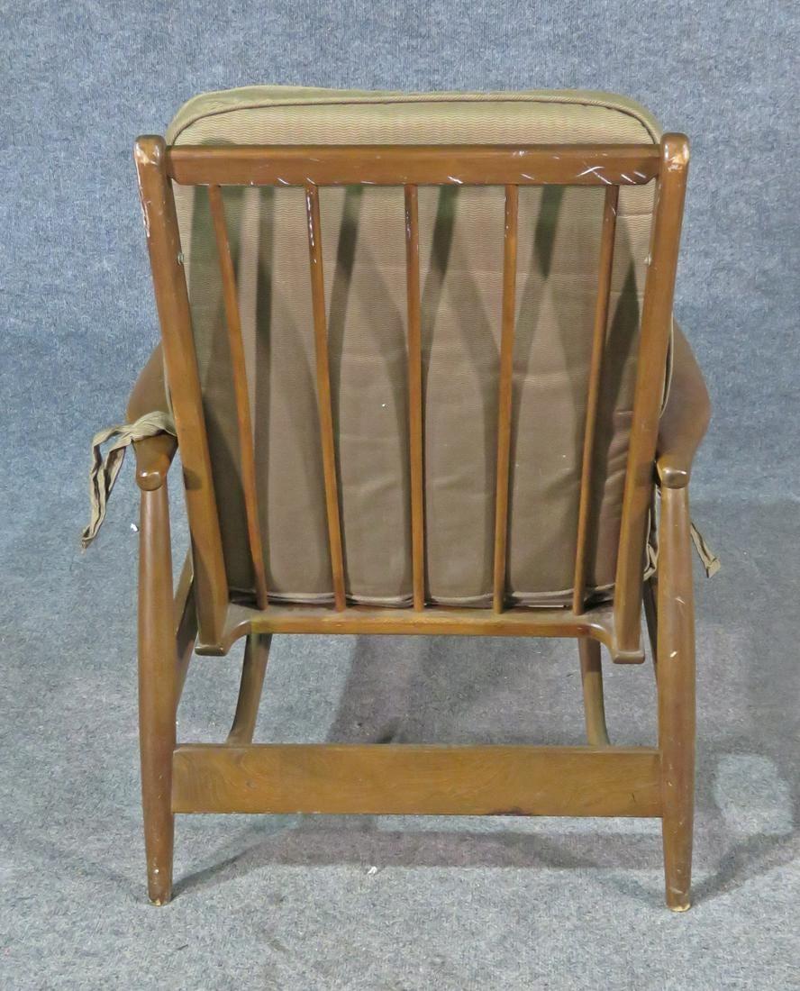 Rocking Chair aus Walnussholz im Vintage-Stil (Polster) im Angebot