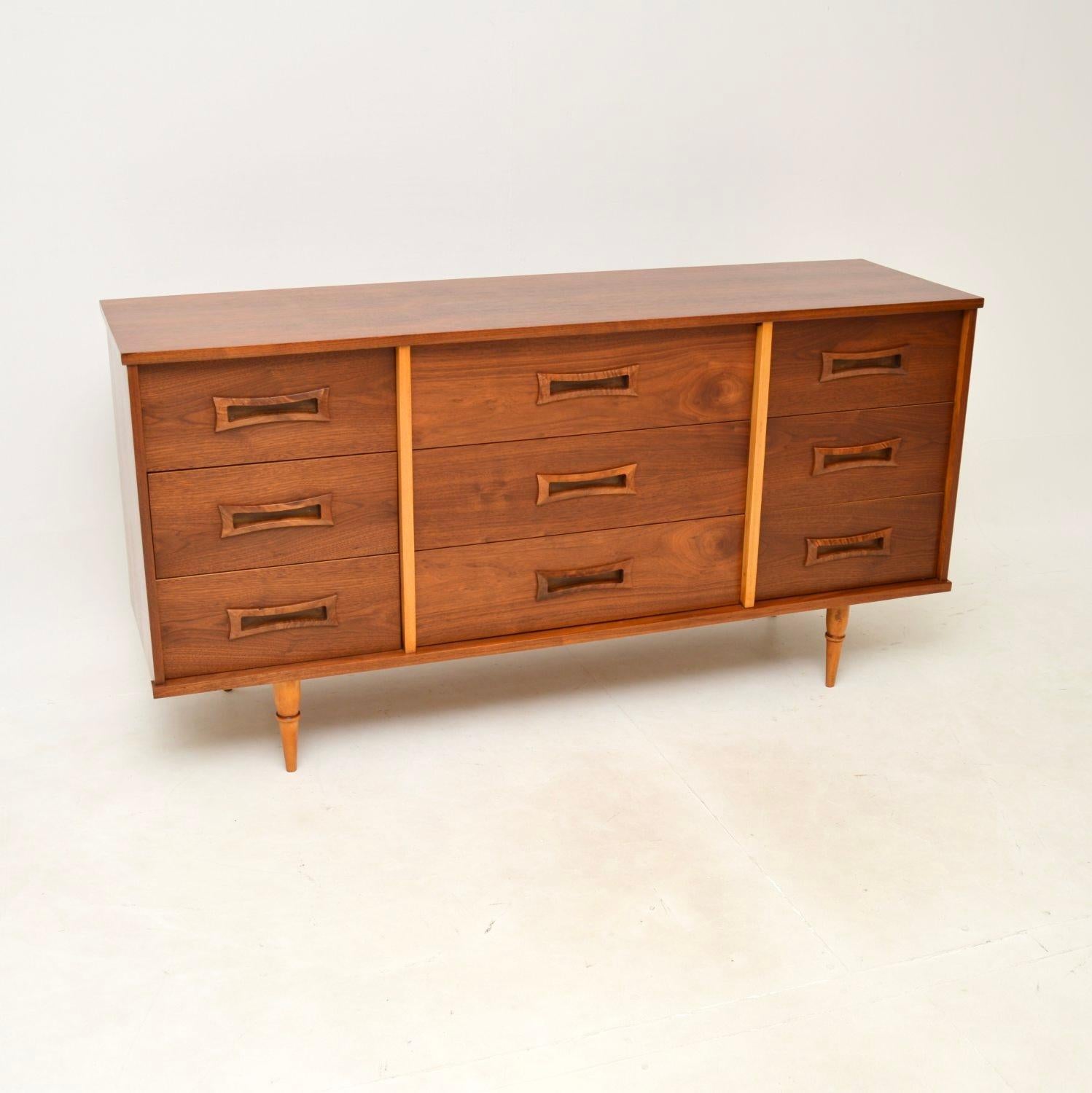 A very stylish and well made vintage walnut sideboard / chest of drawers. This was made in the USA, it dates from the 1960’s.

The quality is excellent, this is beautifully designed and has lots of storage space inside the six generous drawers. The