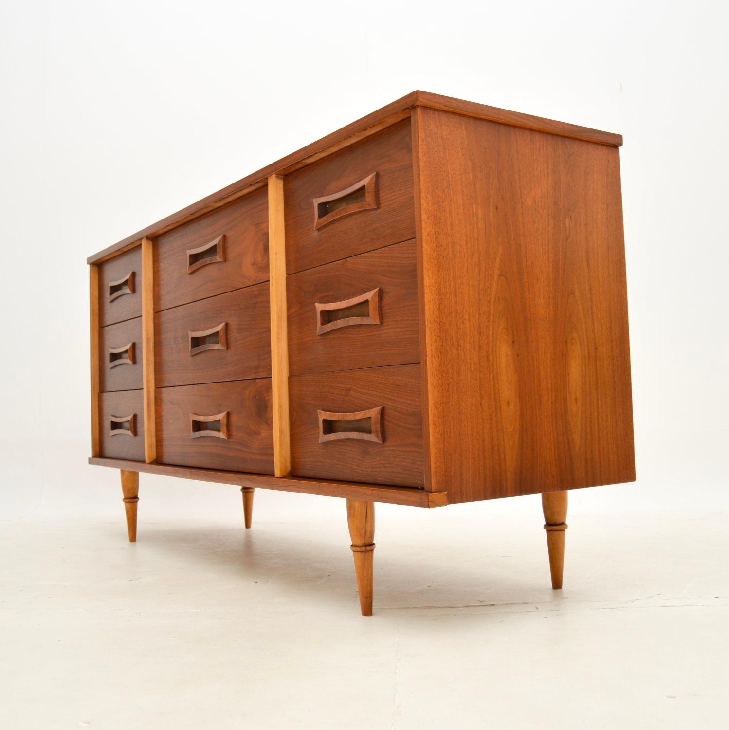 Vintage Walnut Sideboard / Chest of Drawers In Good Condition For Sale In London, GB