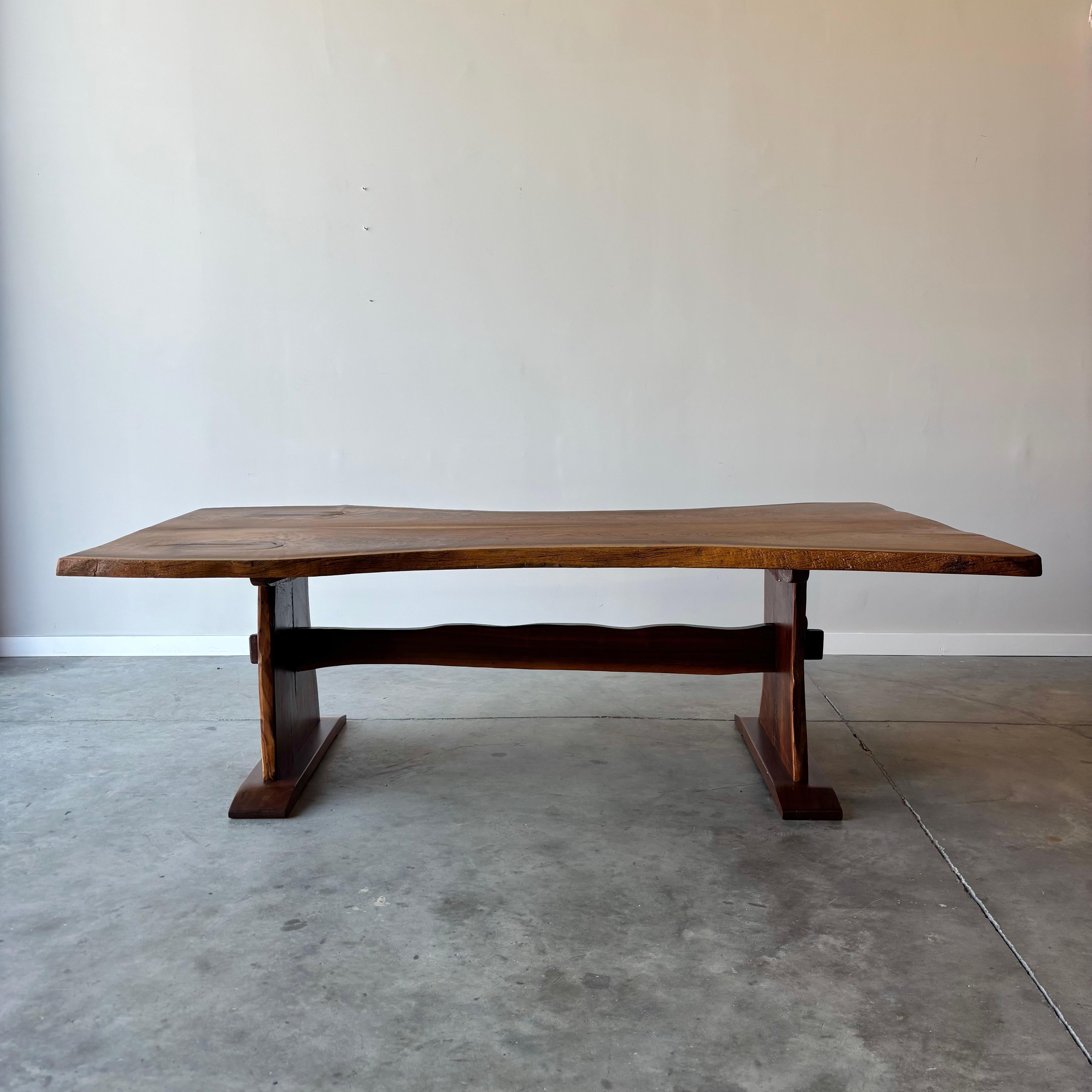 Vintage Walnut Slab Live Edge Dining Table, 1970s In Good Condition For Sale In Raleigh, NC