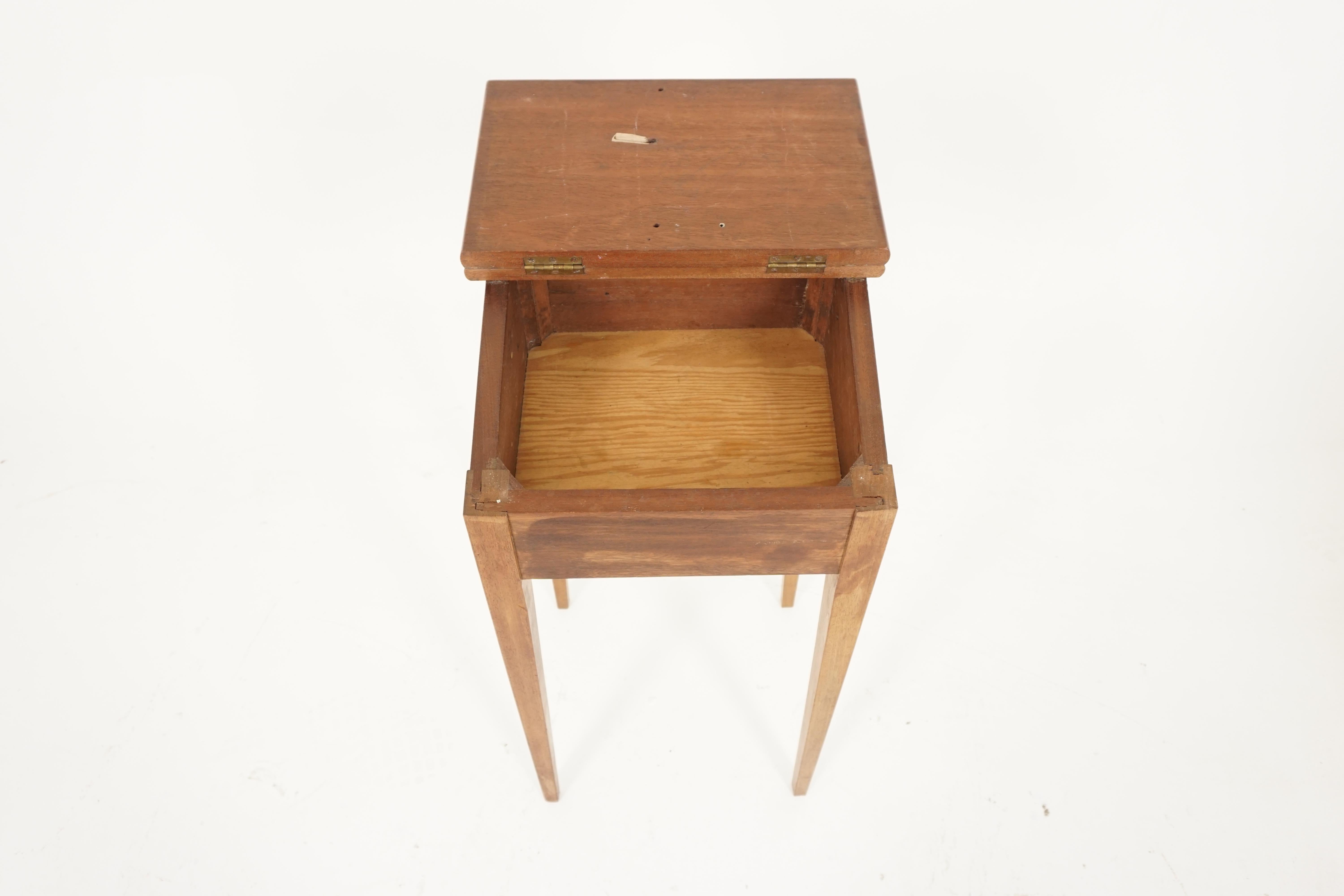 Vintage Walnut Slope-Front Child's Desk, Scotland, 1940s, B1902 In Good Condition In Vancouver, BC
