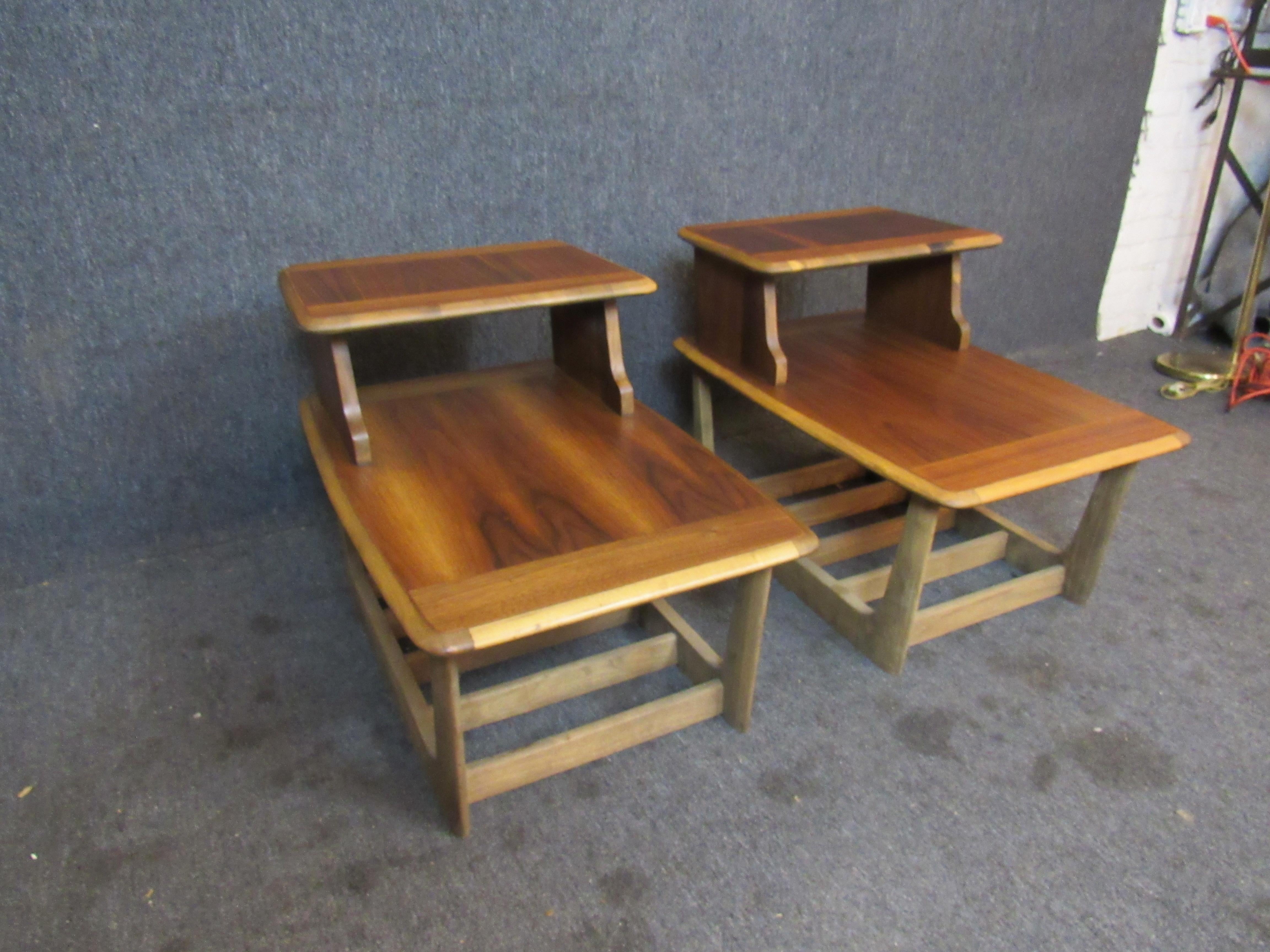 Mid-Century Modern Tables d'appoint vintage en noyer par Bassett Furniture en vente