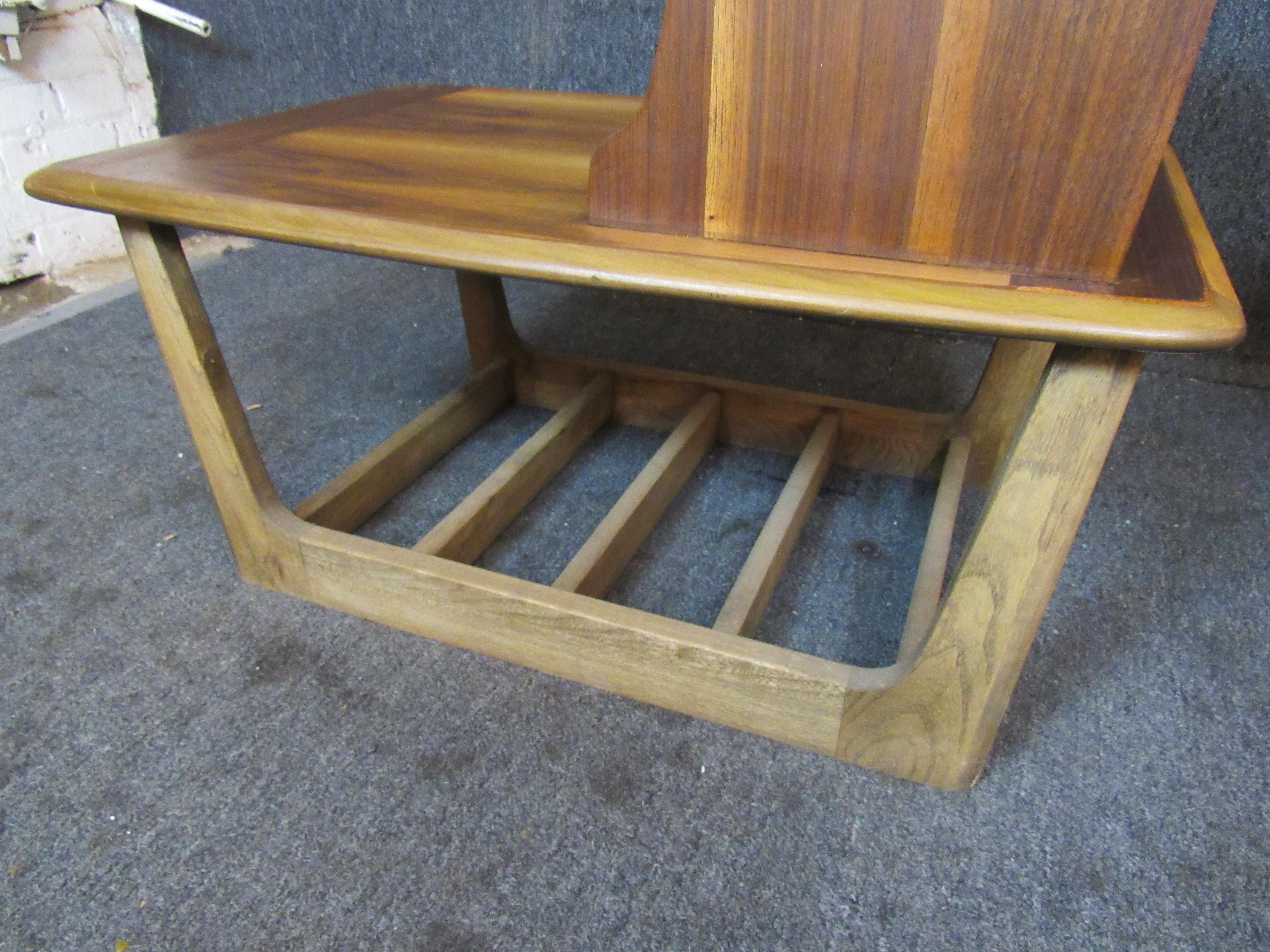 Vintage Walnut Step Tables by Bassett Furniture In Good Condition For Sale In Brooklyn, NY