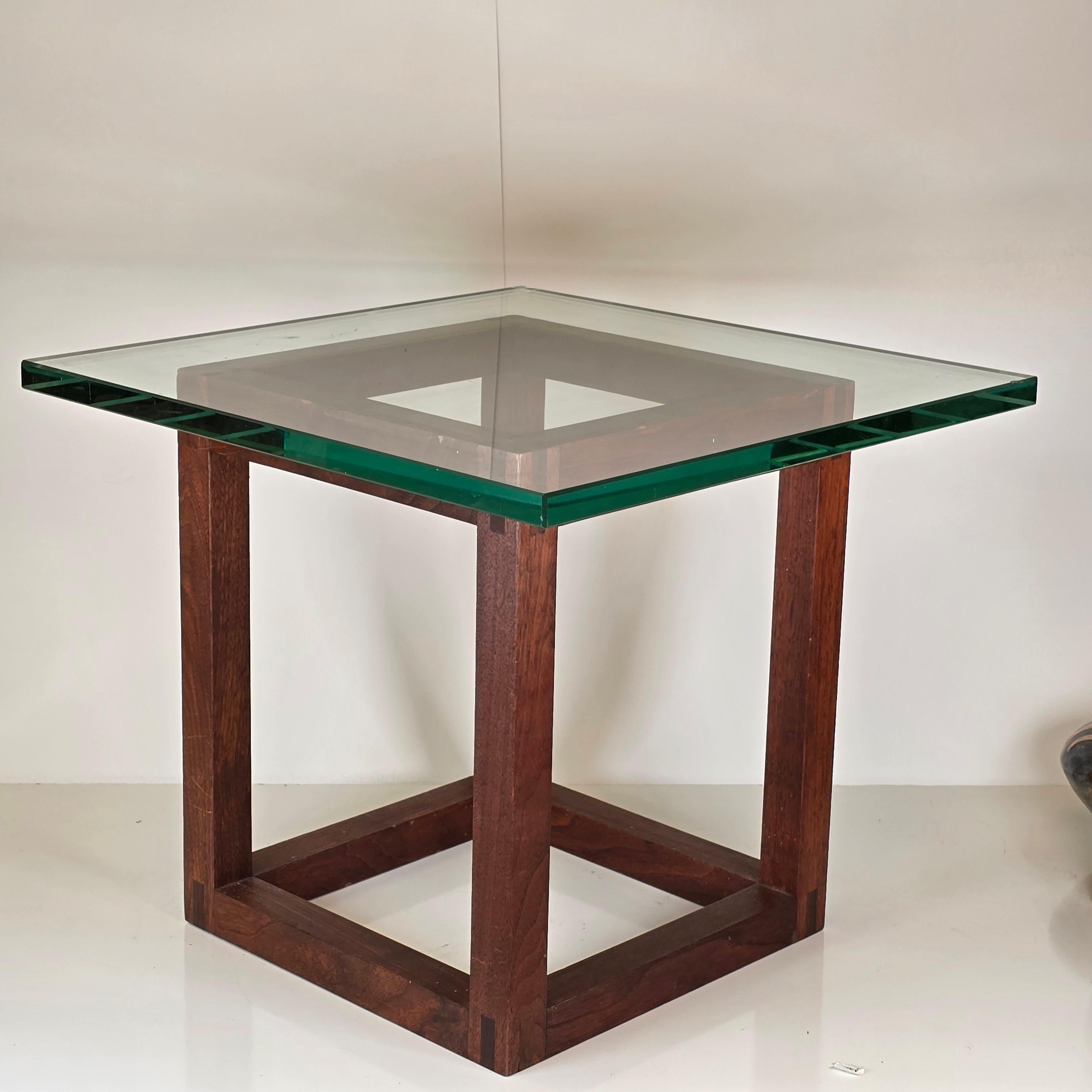 Fait main Table de Studio Vintage en Noyer avec Menuiserie Exposée en vente