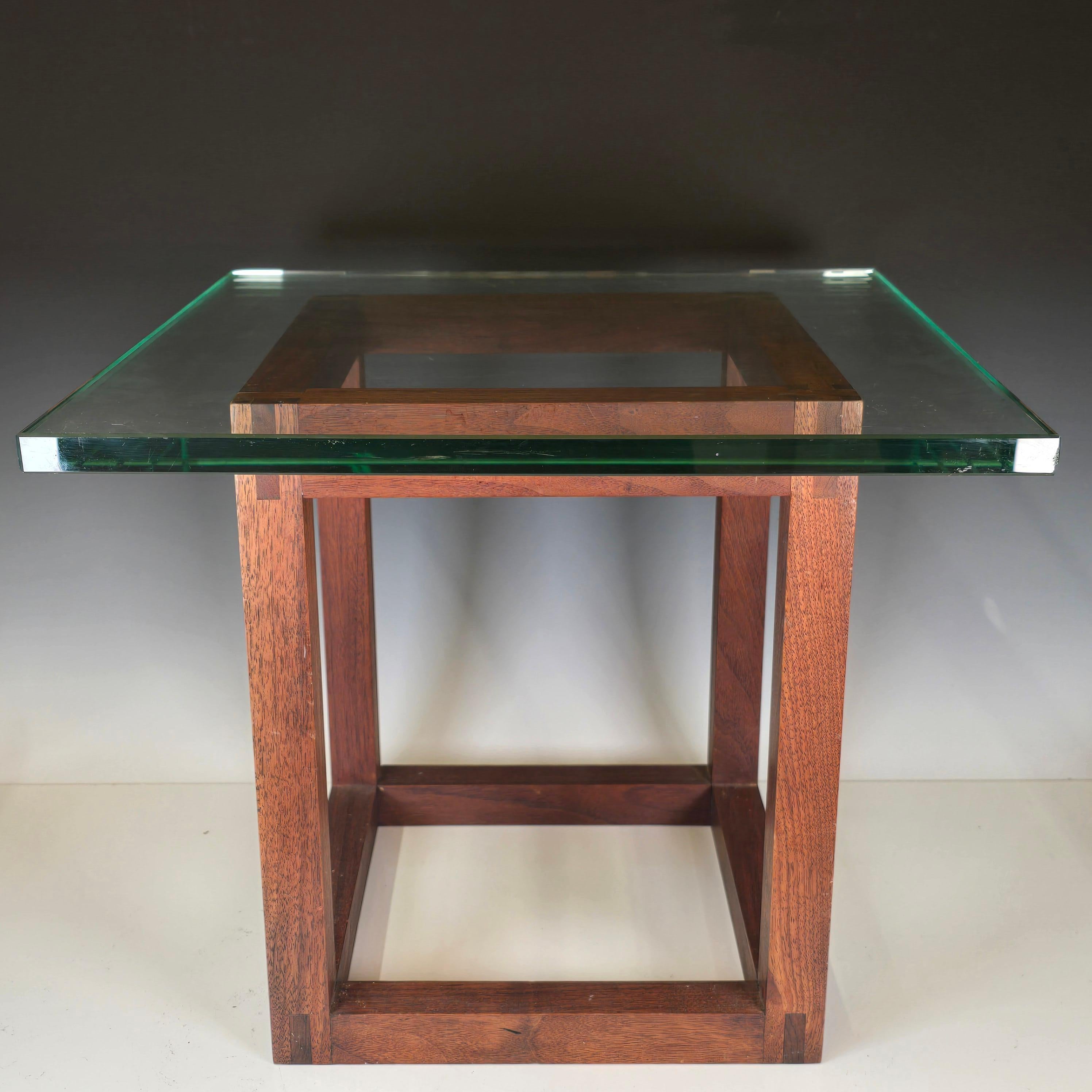Verre taillé Table de Studio Vintage en Noyer avec Menuiserie Exposée en vente