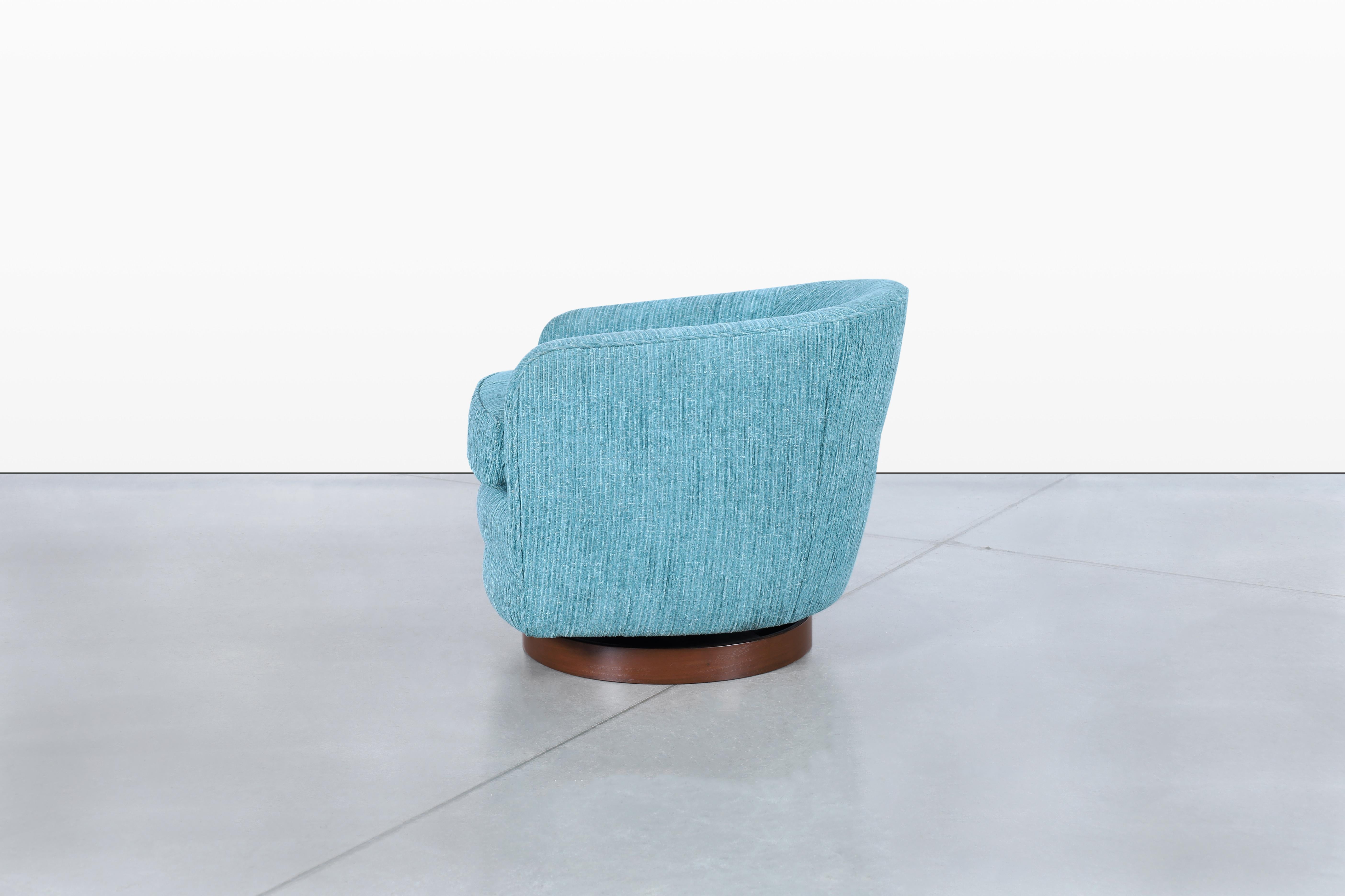 Vintage Walnut Swivel Lounge Chairs by Milo Baughman for Thayer Coggin en vente 2