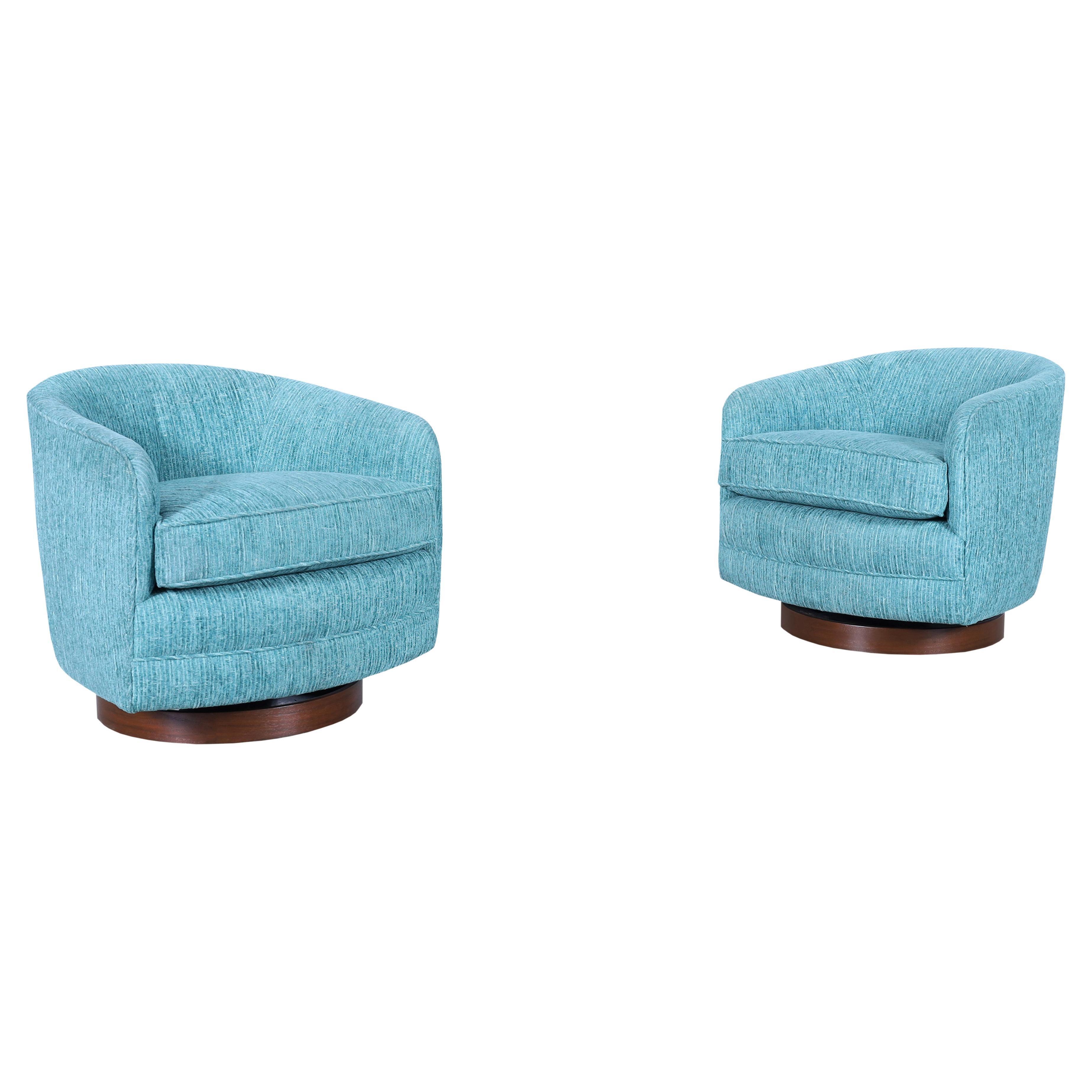 Vintage Walnut Swivel Lounge Chairs by Milo Baughman for Thayer Coggin en vente