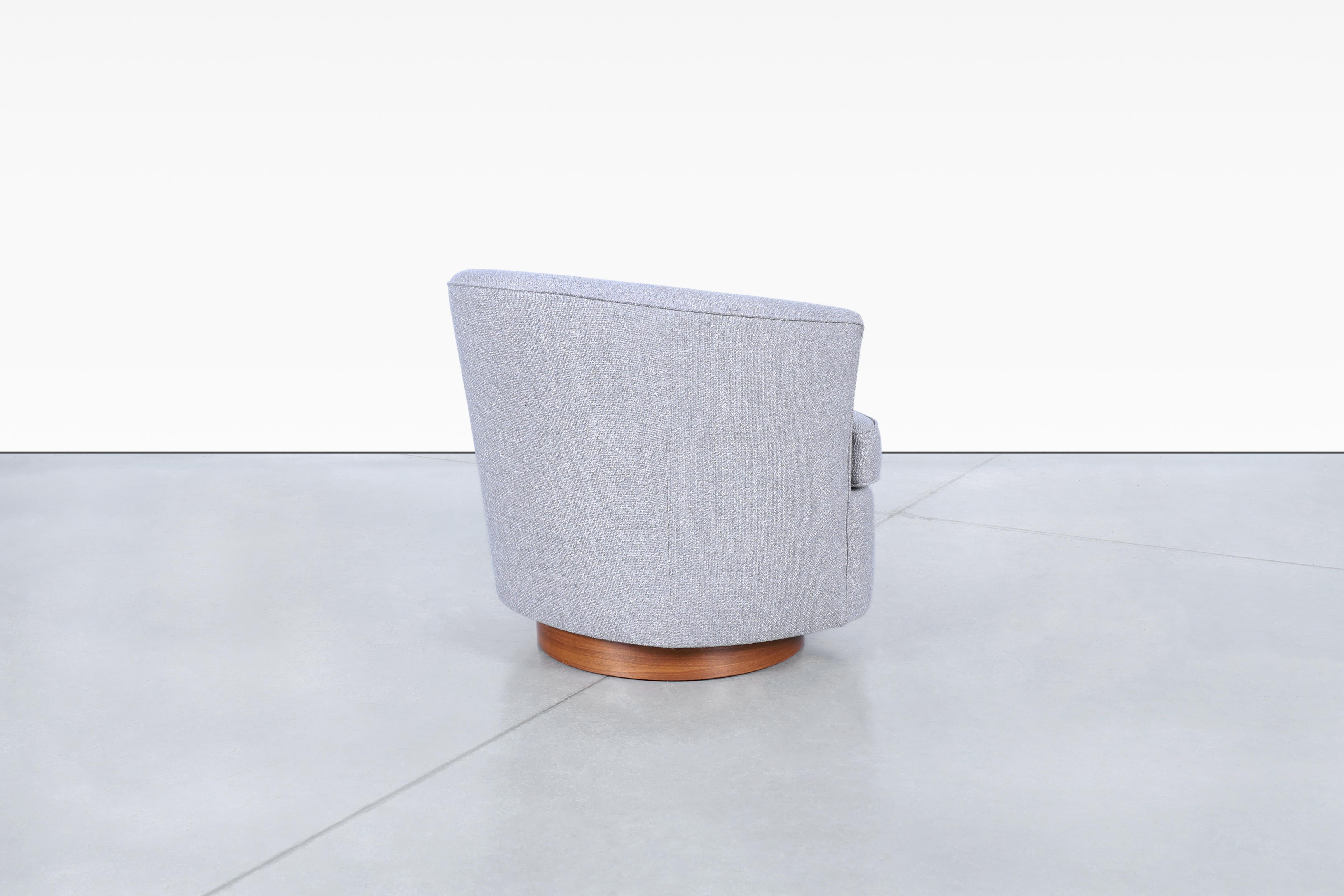 Vintage Nussbaum Lounge-Drehstühle im Angebot 4