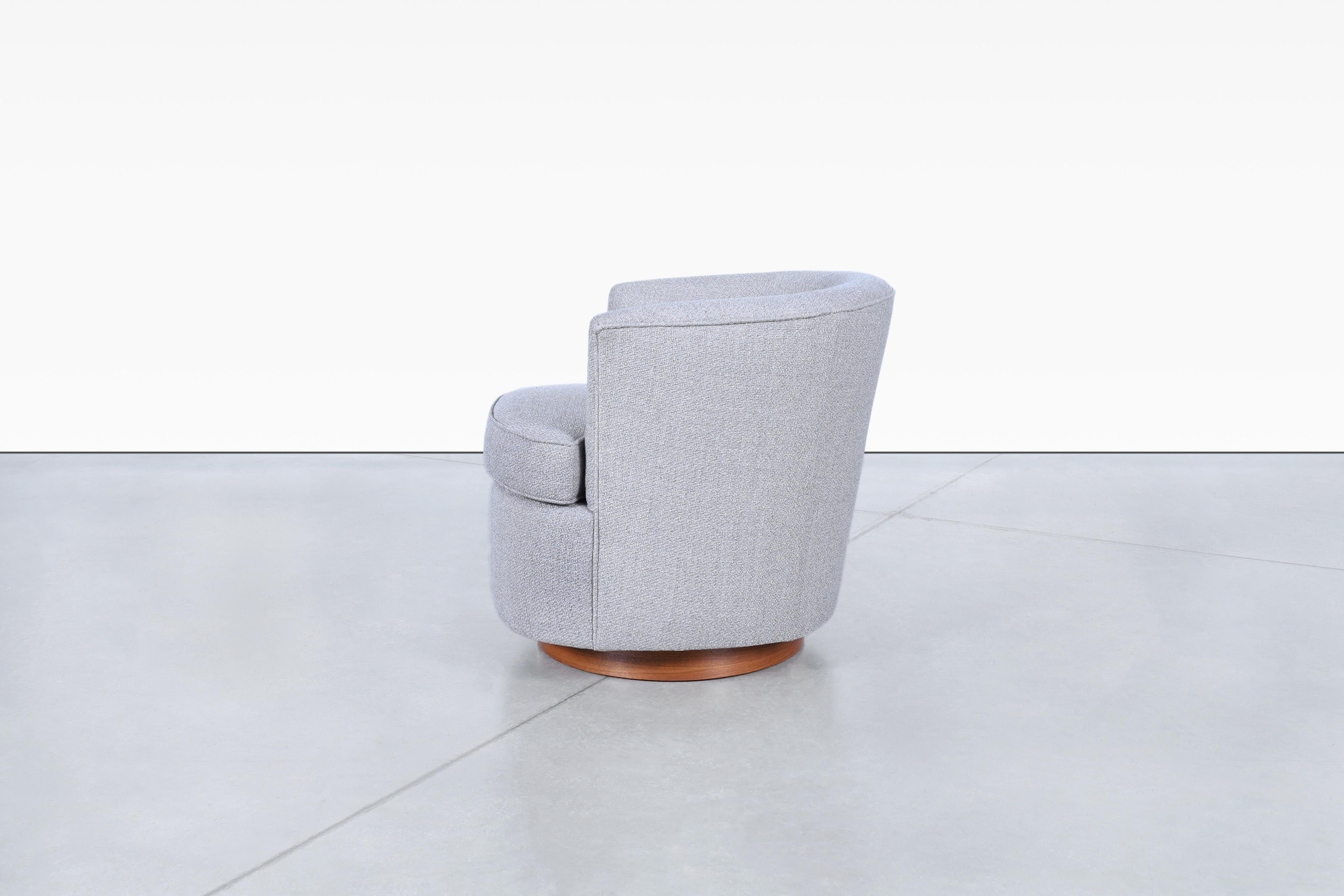 Vintage Nussbaum Lounge-Drehstühle im Angebot 2