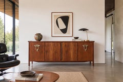 Buffet vintage à portes tambour en noyer, créé par Bert England pour John Widdicomb