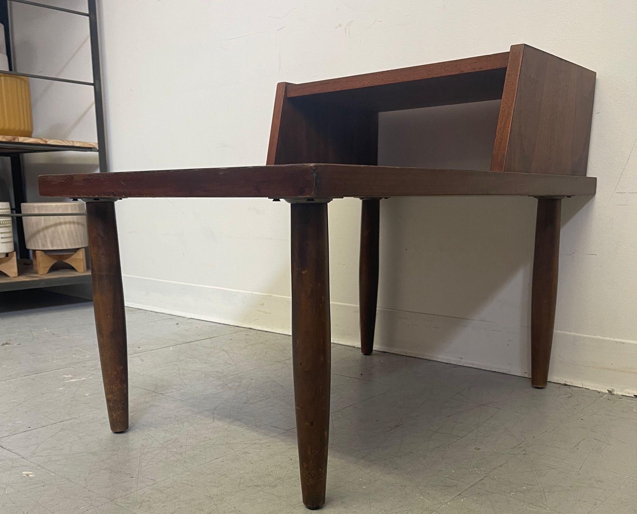 Mid-Century Modern Vintage Walnut Toned Mid Century Modern Accent Table. For Sale