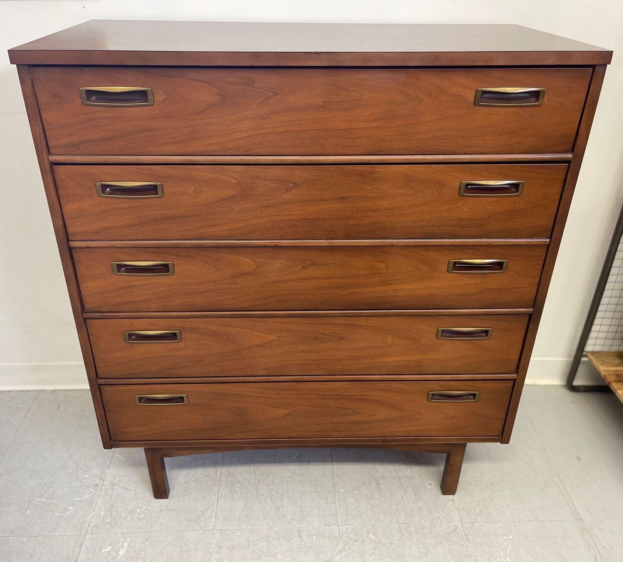 Late 20th Century Vintage Walnut Toned Mid Century Modern Four Drawer Dresser For Sale